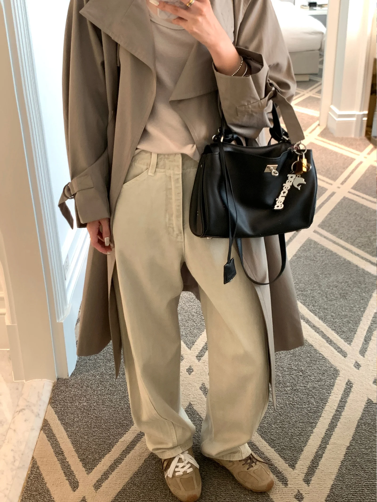 Широкие джинсы с высокой талией, женские свободные джинсовые брюки с прямой талией, синие весенне-осенние сезонные модные женские брюки
Широкие джинсы с высокой талией, женские свободные джинсовые брюки с прямой талией, синие весенне-осенние сезонные модные женские брюки