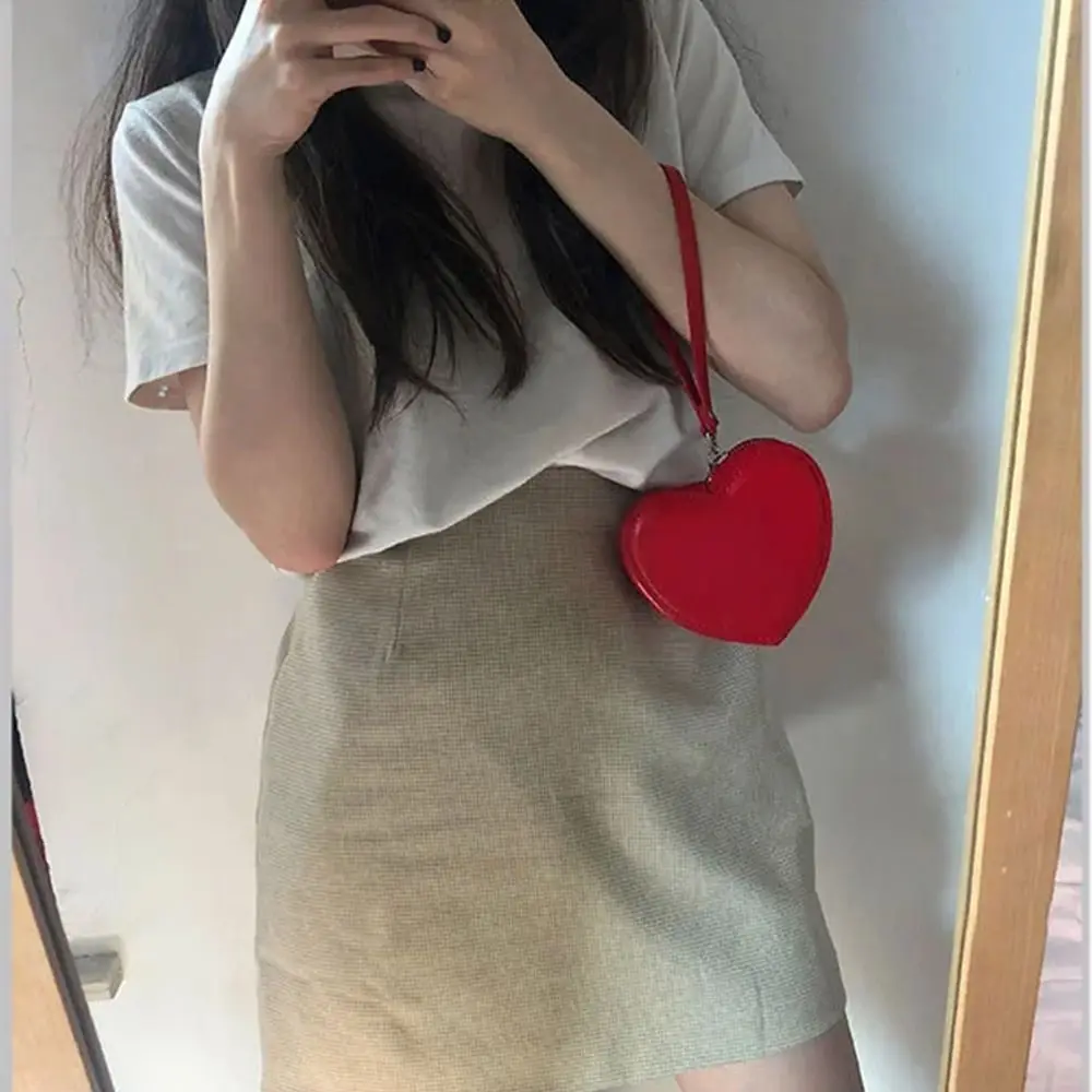 Модный корейский стиль, красный кошелек Love Hear, карман для карт, сумка на запястье, кошельки из искусственной кожи, сумка-клатч, однотонная женская сумка в форме сердца
Модный корейский стиль, красный кошелек Love Hear, карман для карт, сумка на запястье, кошельки из искусственной кожи, сумка-клатч, однотонная женская сумка в форме сердца