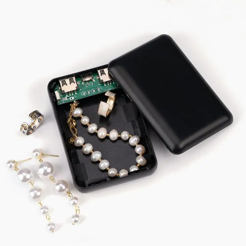 Портативный многофункциональный бокс-органайзер в форме повербанка, вмещает ключи, наличные, сигареты
Портативный многофункциональный бокс-органайзер в форме повербанка, вмещает ключи, наличные, сигареты