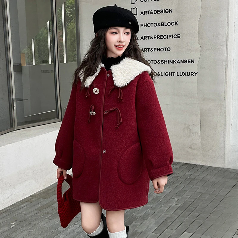Girls Red Coat Autumn and Winter Plus Fleece Thickened Woolen Coat 2024 New Style Girl Doll Collar Sweet Tweed Coat Fashion
Girls Red Coat Autumn and Winter Plus Fleece Thickened Woolen Coat 2024 New Style Girl Doll Collar Sweet Tweed Coat Fashion