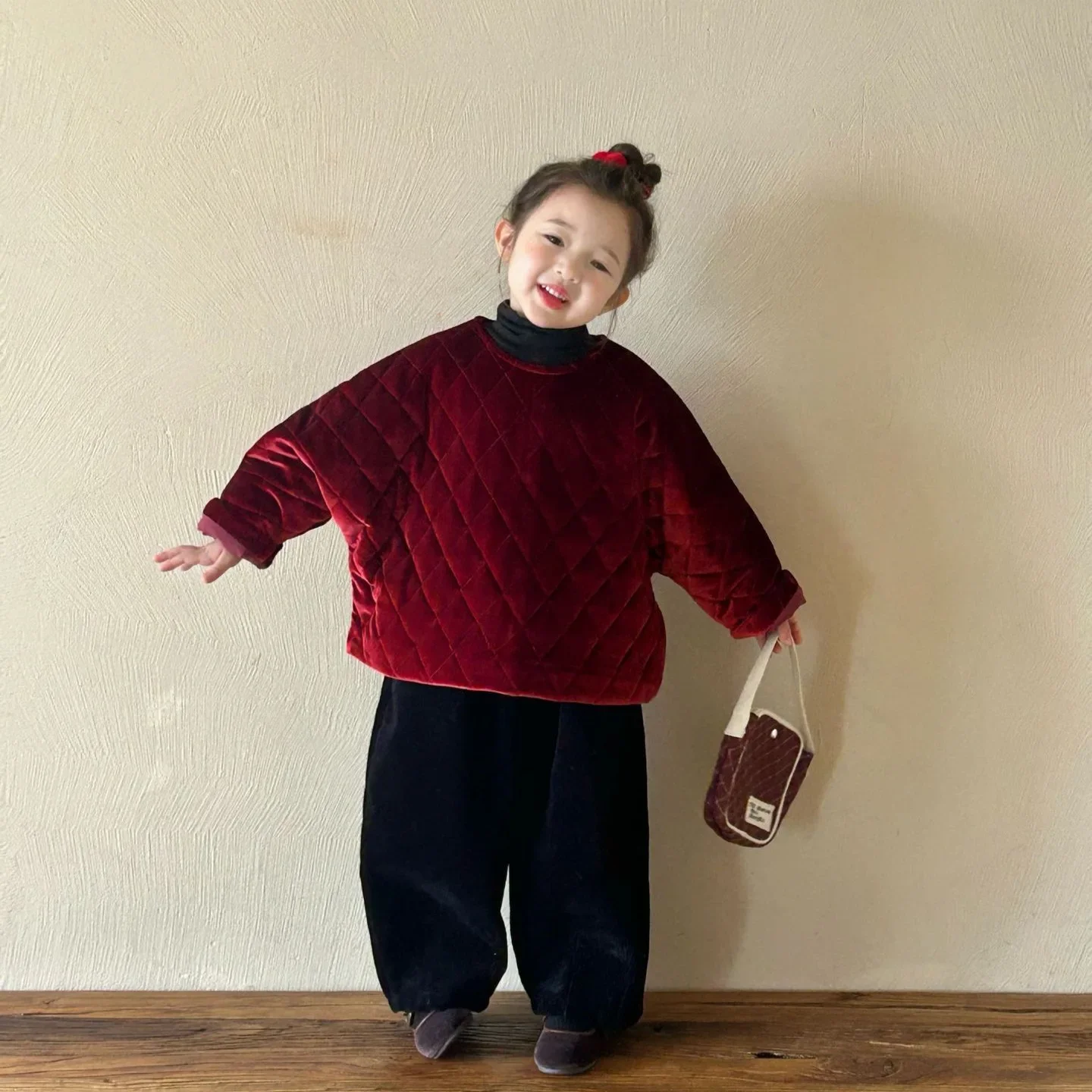 2024 Winter New Children's Clothing Korean Edition Children's Clothing Girls' New Year Red Velvet Cotton Jacket
2024 Winter New Children's Clothing Korean Edition Children's Clothing Girls' New Year Red Velvet Cotton Jacket