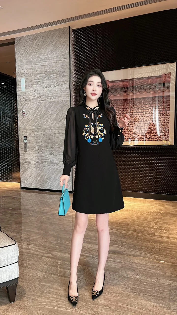 Elegant Chinese Style Embroidered Button up Stand Collar Patchwork Transparent Sleeve Dress Women's A-Line Skirt Long Sleeve ...
Elegant Chinese Style Embroidered Button up Stand Collar Patchwork Transparent Sleeve Dress Women's A-Line Skirt Long Sleeve ...