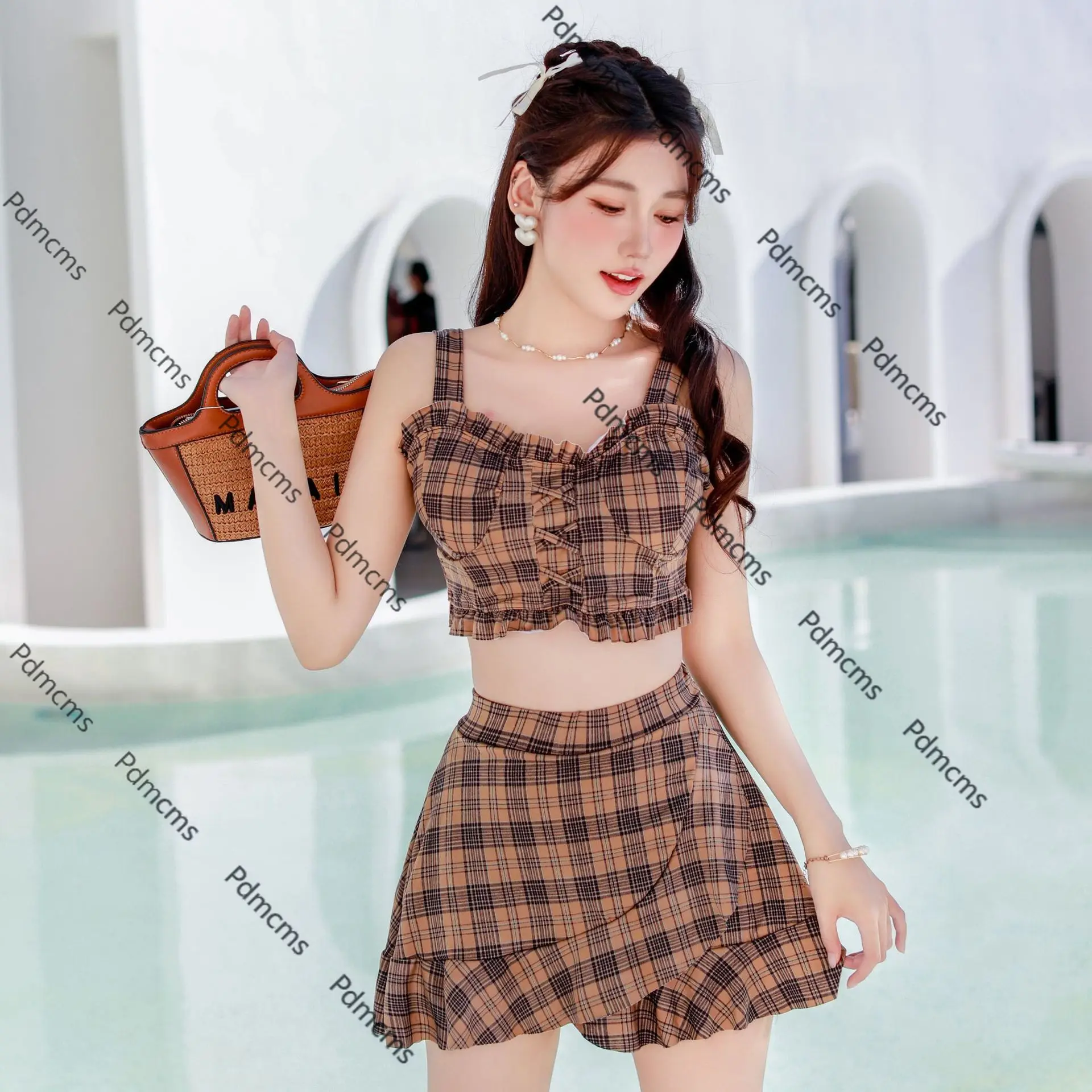 2025 new split swimsuit women's summer sexy babes high waist cover belly and look thin seaside vacation small breasts gather hot
2025 new split swimsuit women's summer sexy babes high waist cover belly and look thin seaside vacation small breasts gather hot