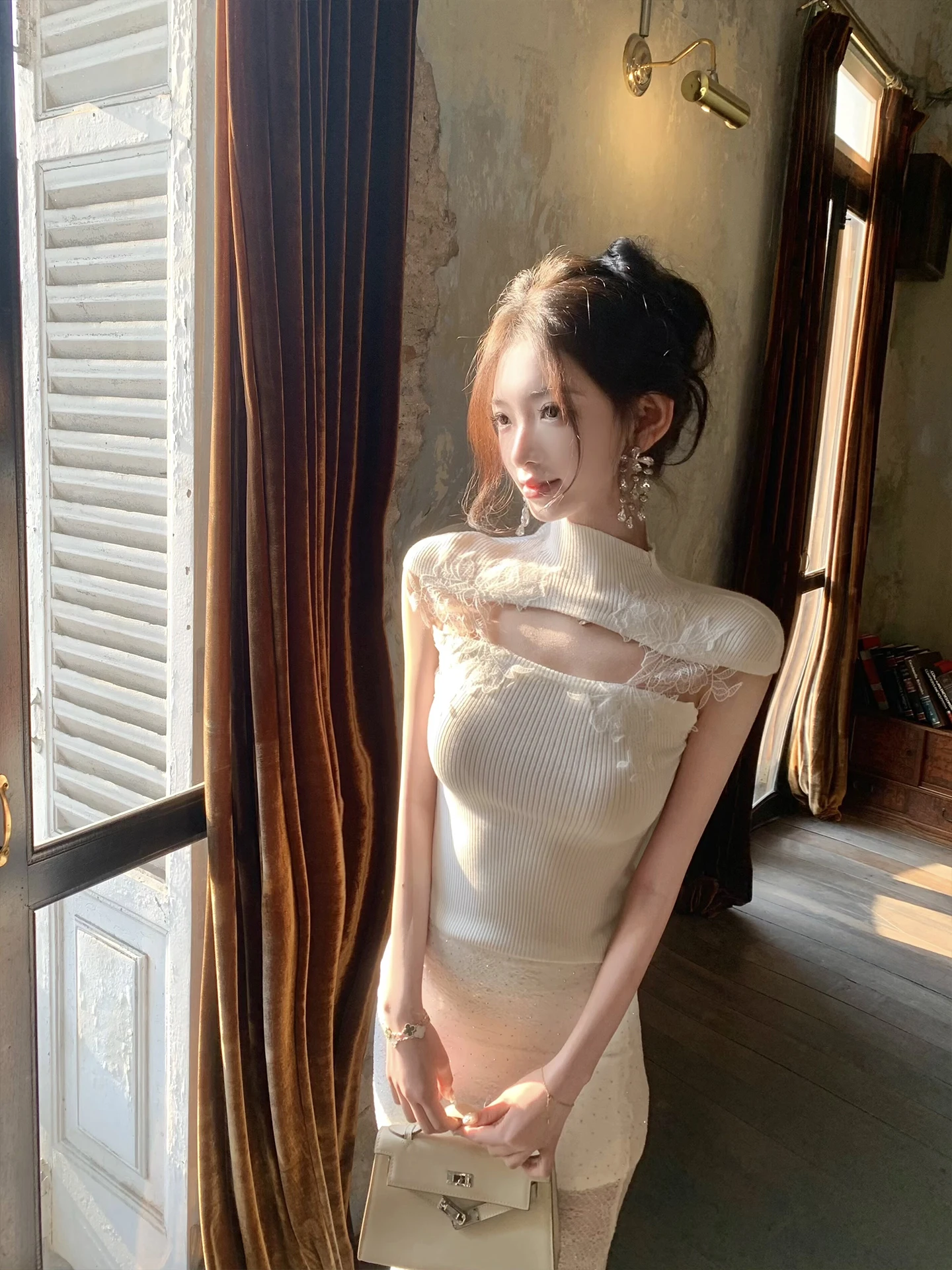 Slim Fit Lace Knit T-Shirt Half High Collar Patchwork Waist Cinching Versatile Women's Commute Style Short Sleeve Top
Slim Fit Lace Knit T-Shirt Half High Collar Patchwork Waist Cinching Versatile Women's Commute Style Short Sleeve Top