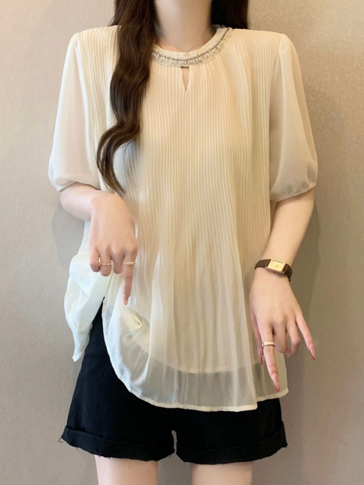 Elegant Hollow out Short Sleeve Women's Chiffon Shirt Heavy Embellishment Base Top for Summer 2026 Korean Style Commute Wind
Elegant Hollow out Short Sleeve Women's Chiffon Shirt Heavy Embellishment Base Top for Summer 2026 Korean Style Commute Wind