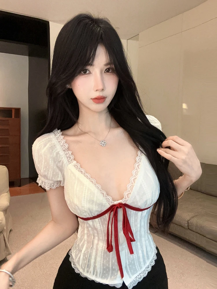 French Style sexy low cut sweet lace edge slim fit bubble sleeves top contrast color tie-up bow short style T-shirt
French Style sexy low cut sweet lace edge slim fit bubble sleeves top contrast color tie-up bow short style T-shirt