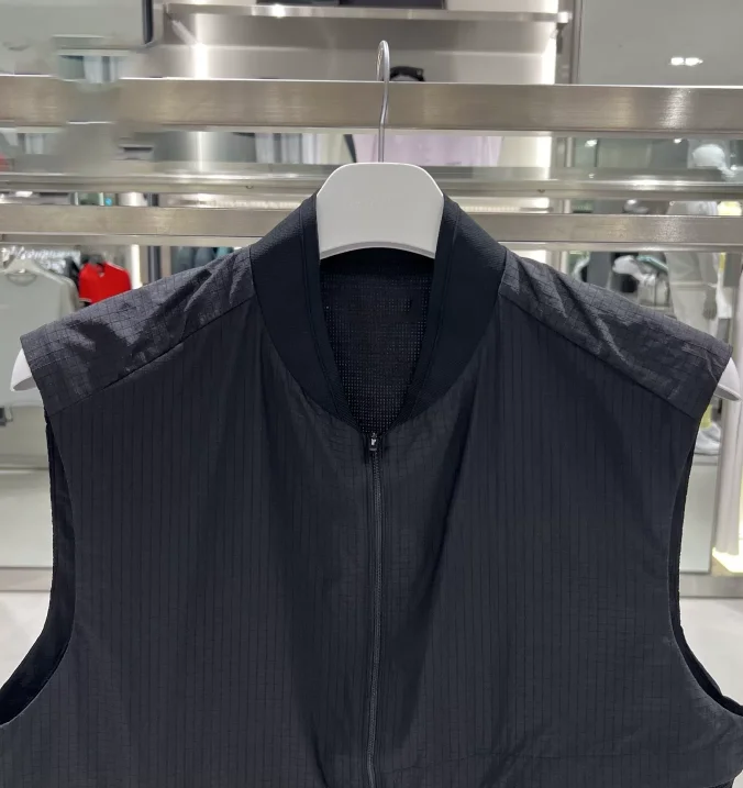 Men Summer Thin Solid Color Golf Vest Fashion Zipper Sleeveless Casual Sportswear Trendy Versatile Outdoor Sports Golf Tops
Men Summer Thin Solid Color Golf Vest Fashion Zipper Sleeveless Casual Sportswear Trendy Versatile Outdoor Sports Golf Tops