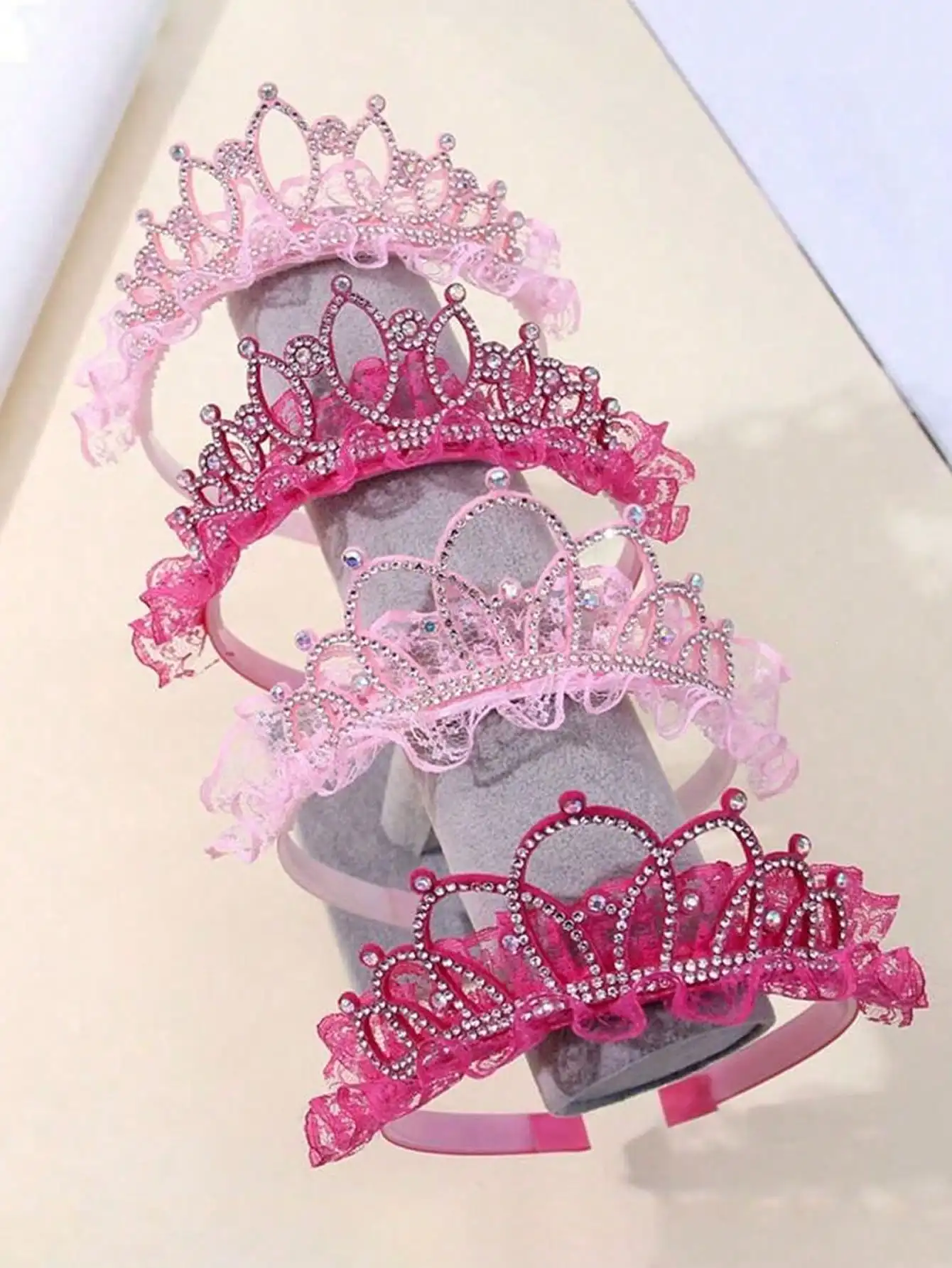 1pc Bridal Crystal Crown Headband, Fashionable Gradient Pink Lace & Crystal Headpiece For Girls
1pc Bridal Crystal Crown Headband, Fashionable Gradient Pink Lace & Crystal Headpiece For Girls