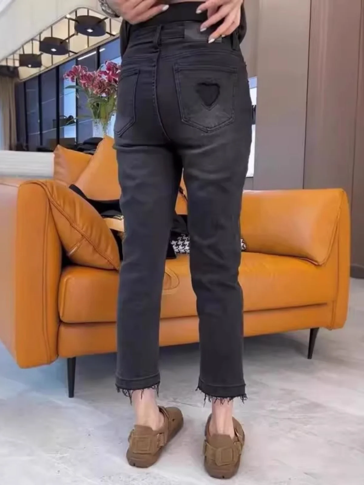 Прямые джинсы с высокой талией, женские эластичные утягивающие брюки из девяти предметов, повседневные хлопковые эластичные джинсы
Прямые джинсы с высокой талией, женские эластичные утягивающие брюки из девяти предметов, повседневные хлопковые эластичные джинсы