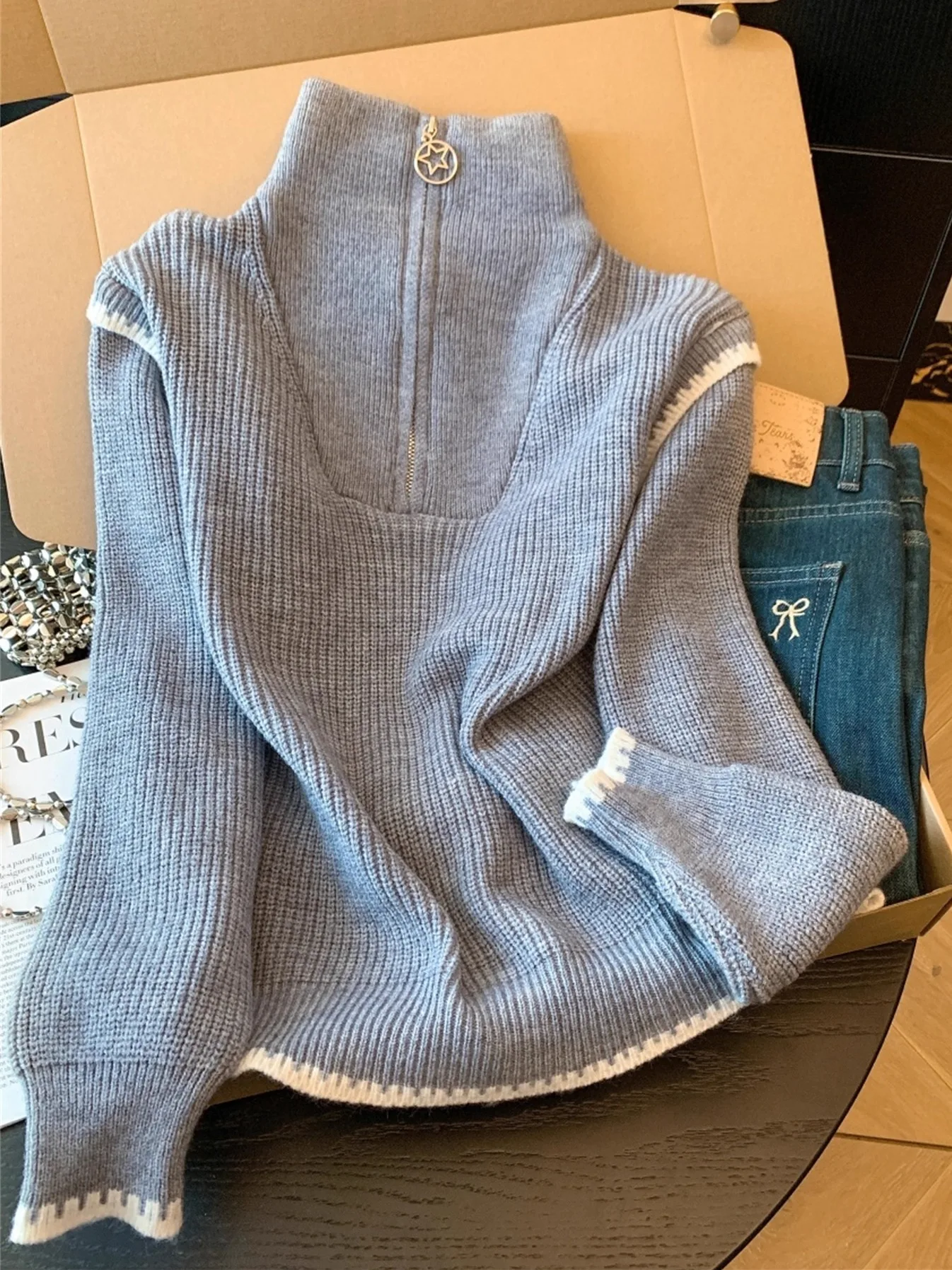 Женский вязаный свитер с высоким воротником и молнией, свободного кроя, осенне-зимний, в корейском стиле, для повседневной носки
Женский вязаный свитер с высоким воротником и молнией, свободного кроя, осенне-зимний, в корейском стиле, для повседневной носки