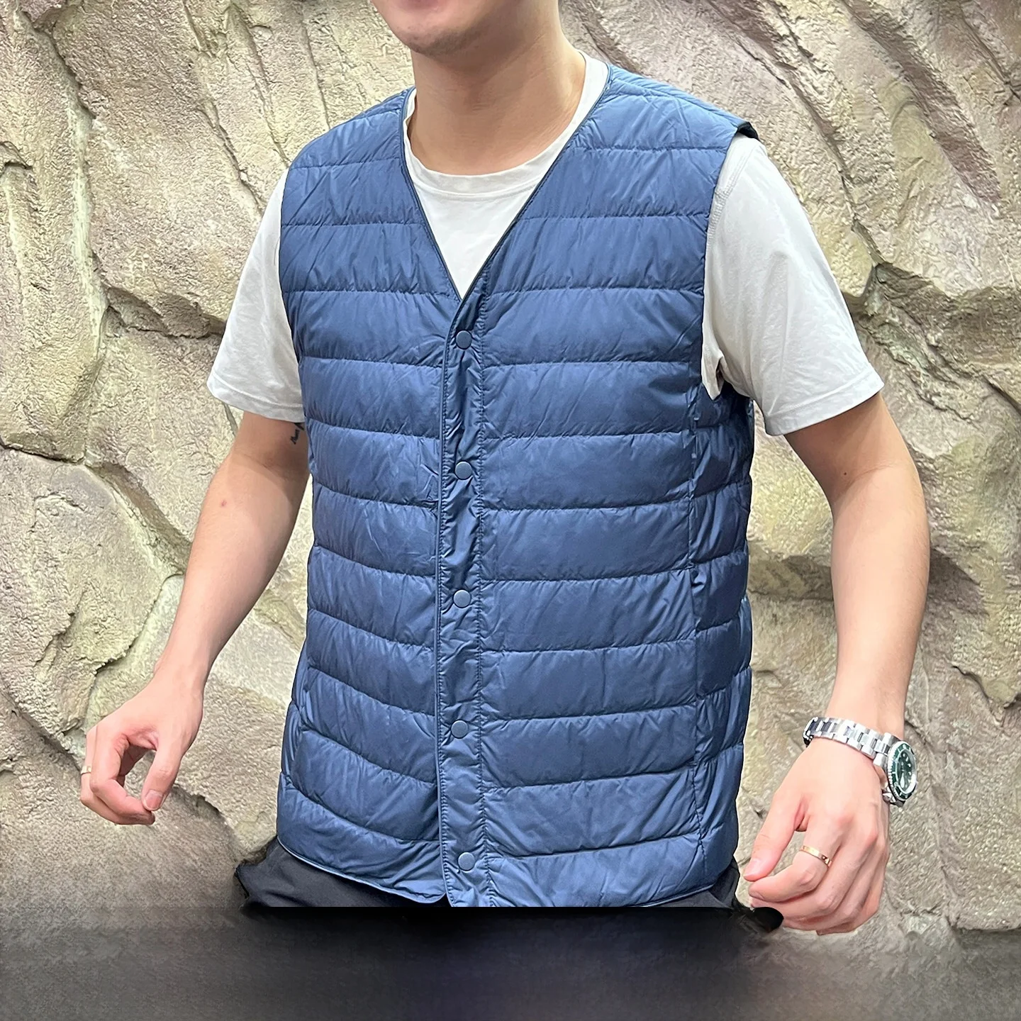 High Quali down Vest Lightweight Warm V-Ne Couple Sle Autumn Winter Du Feather Vest Loose Fit Youth Faion Single Bu...
High Quali down Vest Lightweight Warm V-Ne Couple Sle Autumn Winter Du Feather Vest Loose Fit Youth Faion Single Bu...