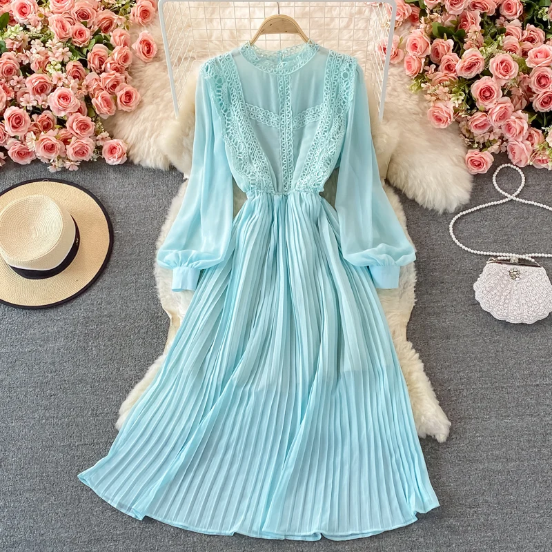 Autumn Palace Style Retro Lace Lace Patched 100 Pleated Chiffon Dress High Waist Style Slim Large Swing Long Dress
Autumn Palace Style Retro Lace Lace Patched 100 Pleated Chiffon Dress High Waist Style Slim Large Swing Long Dress