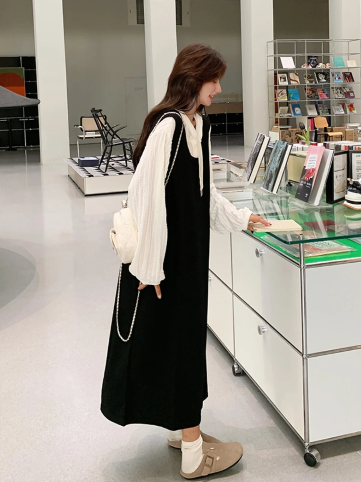 Новый осенний элегантный корейский комплект-двойка Bla 2025: Жилет и длинное платье с завышенной талией, стройнящее, с длинными рукавами
Новый осенний элегантный корейский комплект-двойка Bla 2025: Жилет и длинное платье с завышенной талией, стройнящее, с длинными рукавами