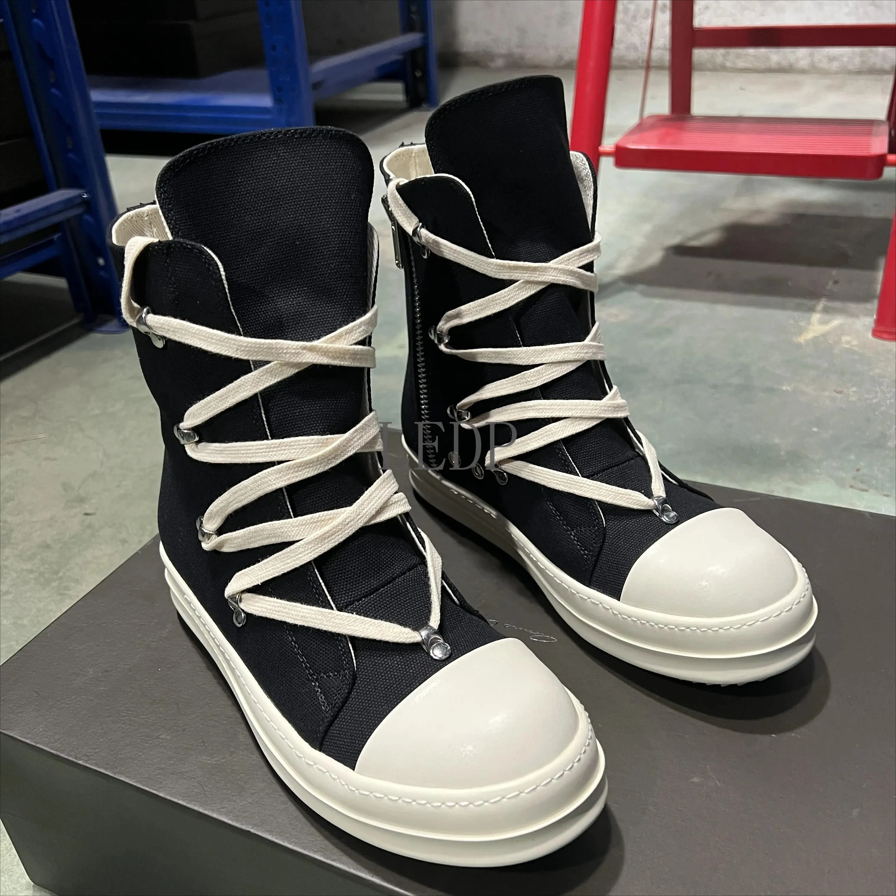 Brand Designer Unisex Shoes Black Canvas High Top Sneakers Classic Pentacle Zipper Lace-up Design Women Fashion Flat Ankle Boots
Brand Designer Unisex Shoes Black Canvas High Top Sneakers Classic Pentacle Zipper Lace-up Design Women Fashion Flat Ankle Boots