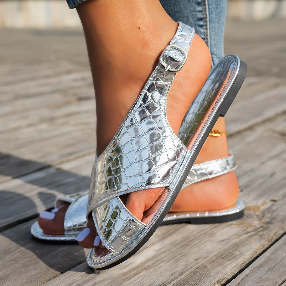 2025 Luxury Sexy Women's Sandals Classic Gold Silver Buckle Summer Ladies Shoes Large Size 43 Lightweight Comfort Beach Sandals
2025 Luxury Sexy Women's Sandals Classic Gold Silver Buckle Summer Ladies Shoes Large Size 43 Lightweight Comfort Beach Sandals