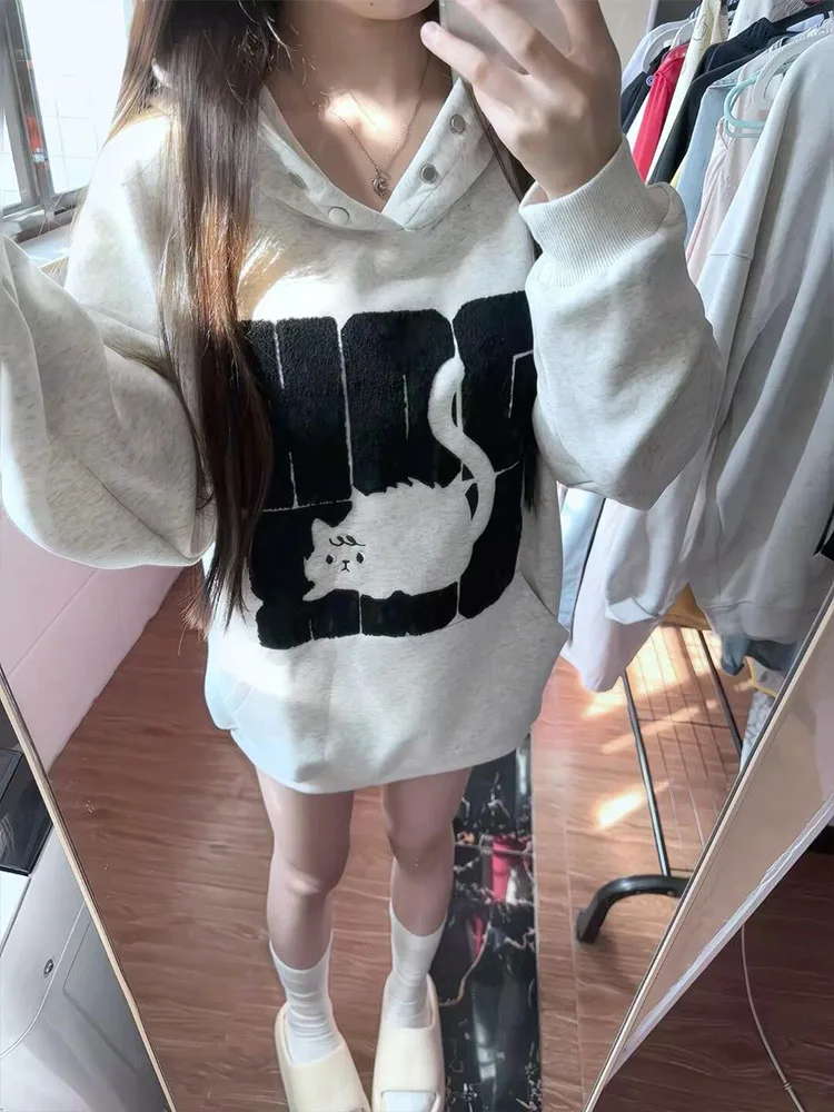 Корейский свитшот оверсайз в стиле Lazy Style с вышивкой и надписями, женский, осенне-зимний, утепленный флисом, свободный, для пар, верхняя одежда
Корейский свитшот оверсайз в стиле Lazy Style с вышивкой и надписями, женский, осенне-зимний, утепленный флисом, свободный, для пар, верхняя одежда