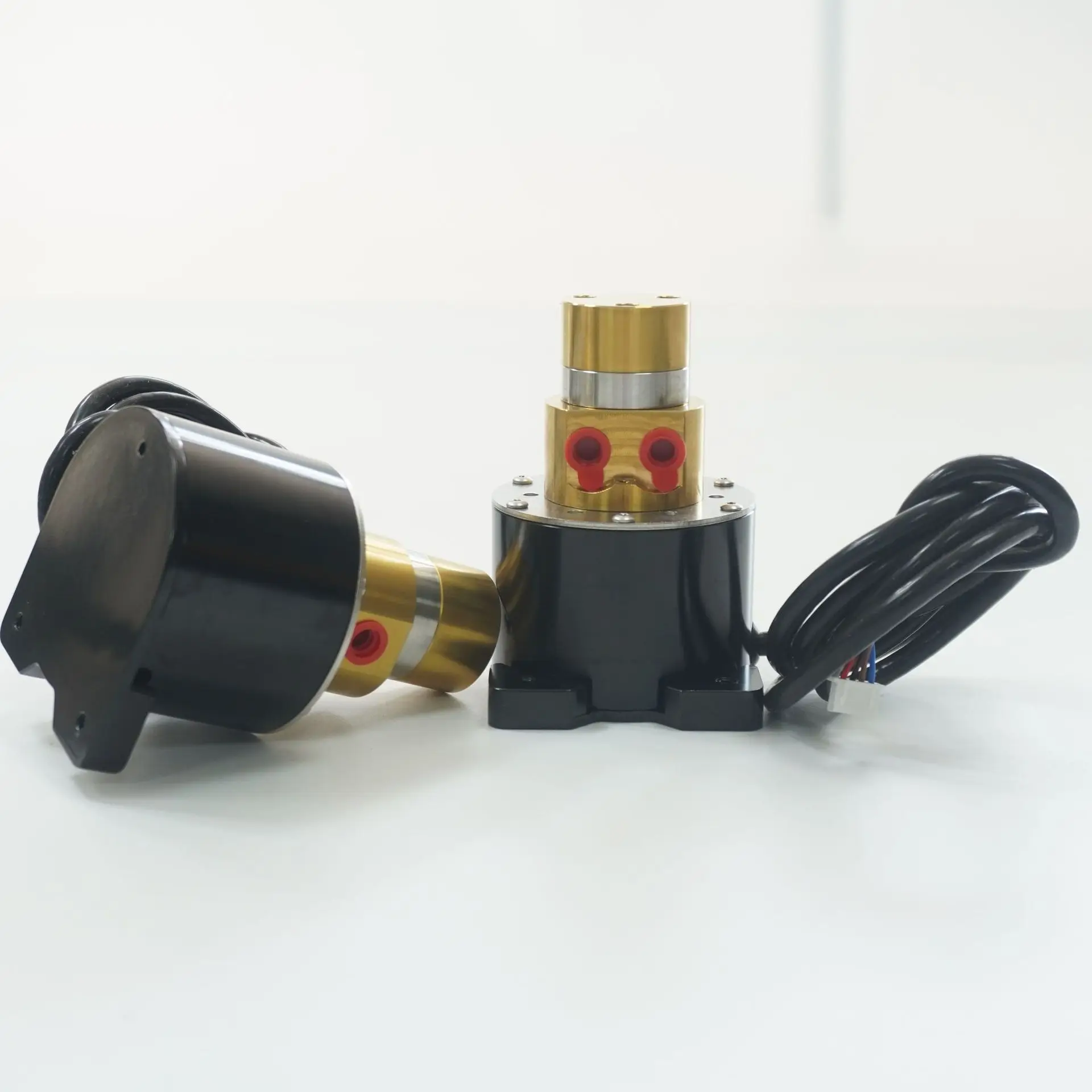 SOVOFLO R32G(I)0.6T-A40W Магнитный шестеренный насос 0,65 мл/обрат, 3 л/мин, 316 л, твердый корпус, вольфрамовая шестерня, уплотнение из ПТФЭ с бесщеточным двигателем 24 В
SOVOFLO R32G(I)0.6T-A40W Магнитный шестеренный насос 0,65 мл/обрат, 3 л/мин, 316 л, твердый корпус, вольфрамовая шестерня, уплотнение из ПТФЭ с бесщеточным двигателем 24 В