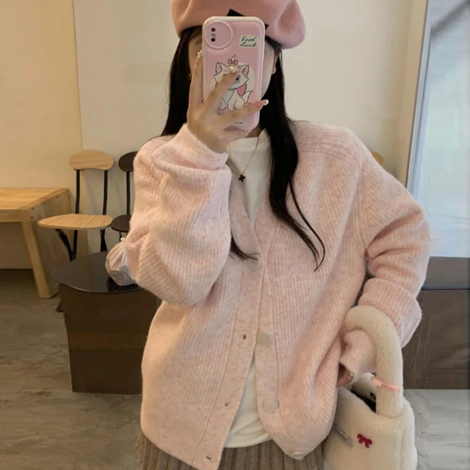 Pink V-Neck Single Breasted Knitted Jacket 2023 Autumn Loose Casual Sweater Jacket Women Gentle Style Office Lady Cardigan Coat
Pink V-Neck Single Breasted Knitted Jacket 2023 Autumn Loose Casual Sweater Jacket Women Gentle Style Office Lady Cardigan Coat