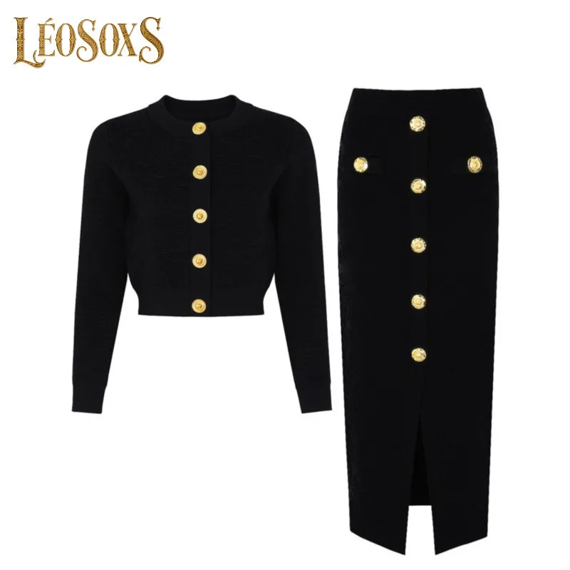 LEOSOXS женский черный комплект из трех предметов с жилетом на золотых пуговицах, юбка-миди с разрезом, вязаная куртка на осень-зиму, элегантные случаи 2025
LEOSOXS женский черный комплект из трех предметов с жилетом на золотых пуговицах, юбка-миди с разрезом, вязаная куртка на осень-зиму, элегантные случаи 2025