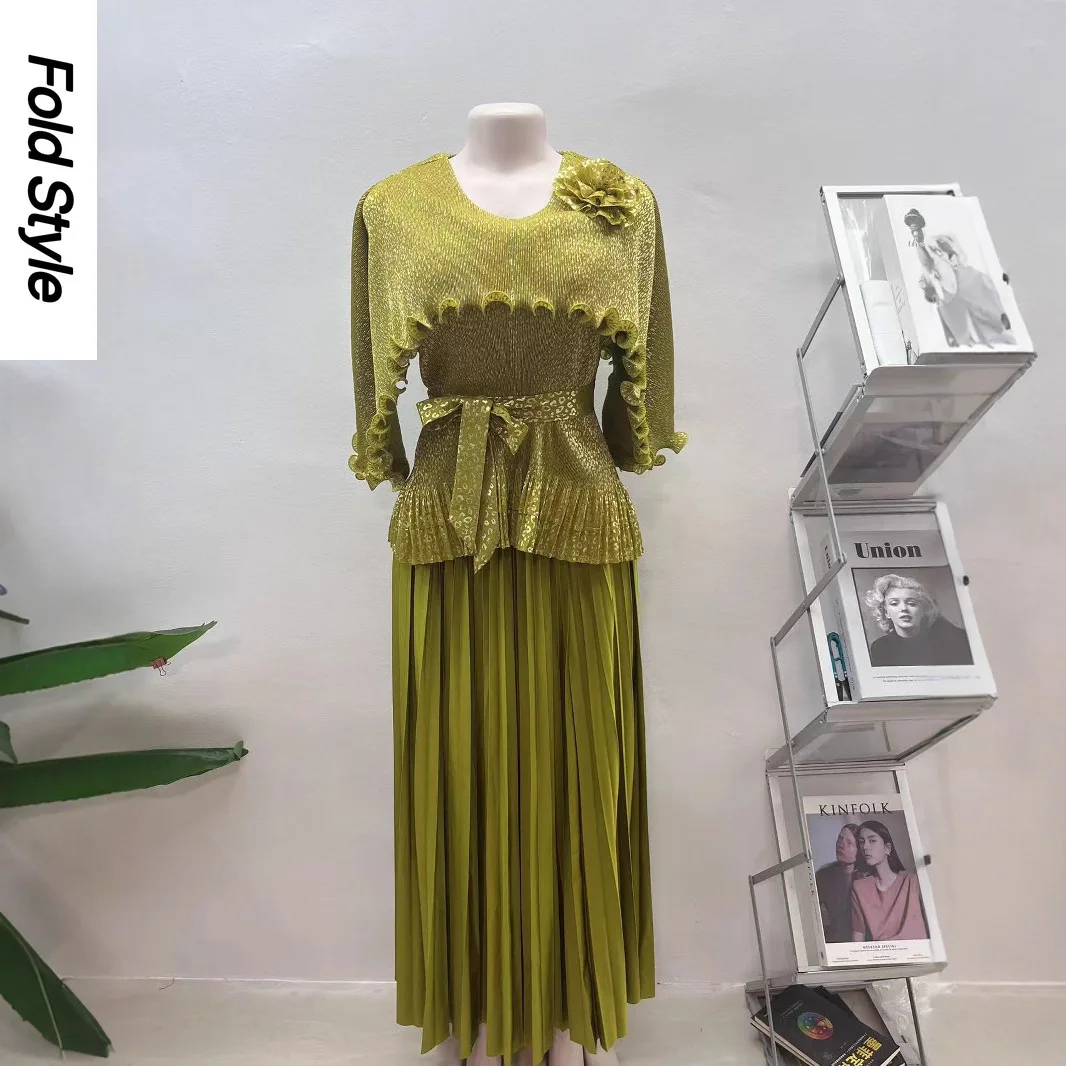 Miyake Fashion Bronzing Loose Women's Clothing Pleated Suit Temperament V-Neck Elegant Long Dress Two-piece Set 2025 New 
Miyake Fashion Bronzing Loose Women's Clothing Pleated Suit Temperament V-Neck Elegant Long Dress Two-piece Set 2025 New