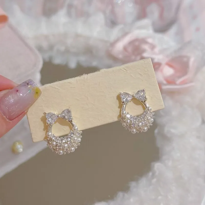 Fujia Daughter Gold Feeling Bow Pearl Bag Earrings Light Luxury Niche High Sense Versatile Exquisite Earrings
Fujia Daughter Gold Feeling Bow Pearl Bag Earrings Light Luxury Niche High Sense Versatile Exquisite Earrings