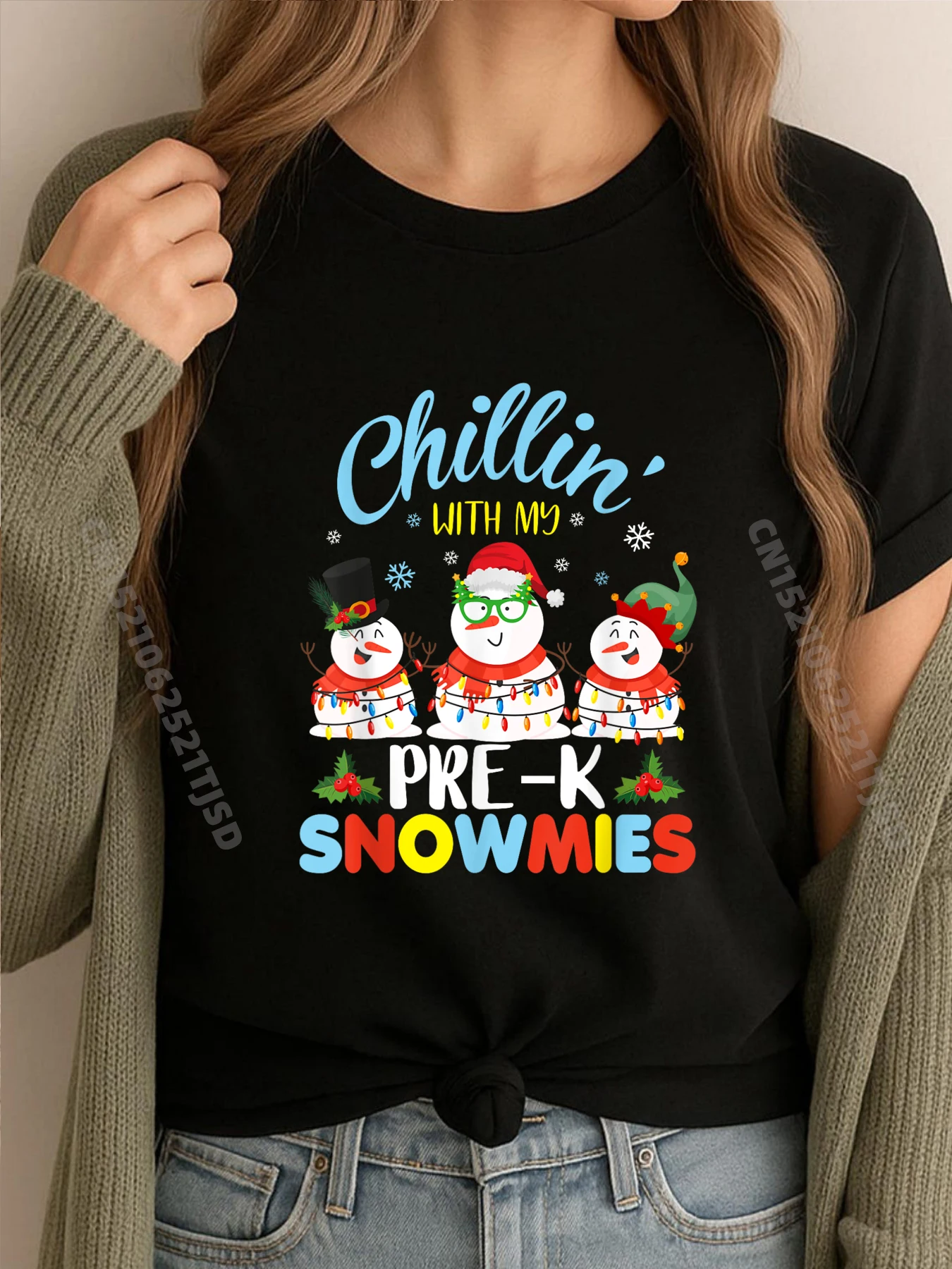 Chillin With My Pre K Snowmies Учитель Рождественские рождественские огни Винтажные футболки Белая футболка Женский алфавит
Chillin With My Pre K Snowmies Учитель Рождественские рождественские огни Винтажные футболки Белая футболка Женский алфавит