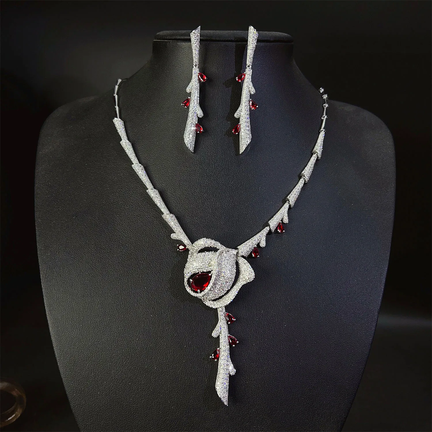 New Bright Ruby Rose Branch Zirconia Necklace Earrings Set Noble Ladies Jewellery Set Summer Graduation Party Prom Dress M-366
New Bright Ruby Rose Branch Zirconia Necklace Earrings Set Noble Ladies Jewellery Set Summer Graduation Party Prom Dress M-366