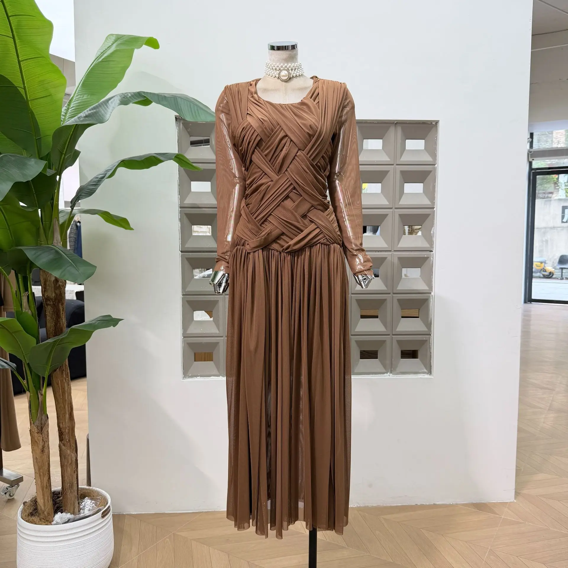 Women’s Caramel Round Neck Cross Ruched Sheer Long Sleeve Waist-Cinched Pleated Maxi Dress Elegant Romantic Gown
Women’s Caramel Round Neck Cross Ruched Sheer Long Sleeve Waist-Cinched Pleated Maxi Dress Elegant Romantic Gown