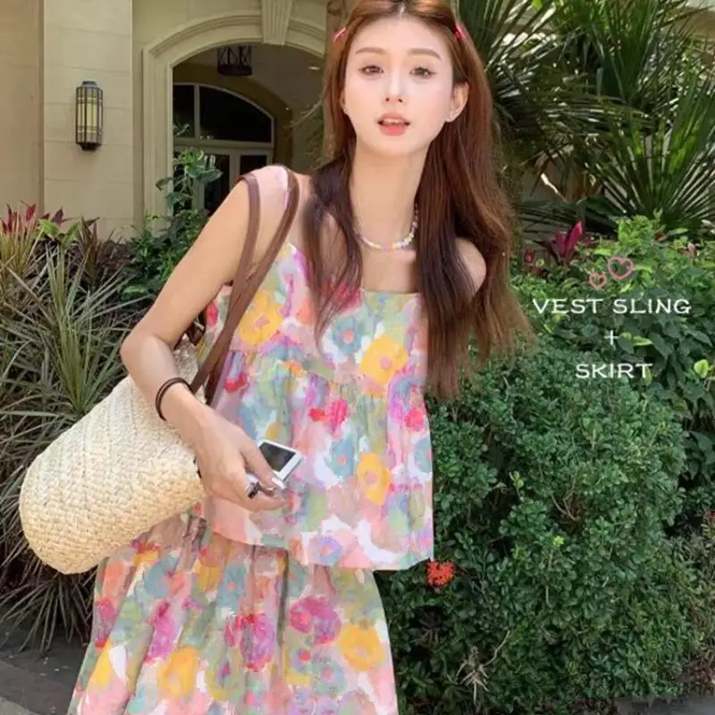 2026Summer New Women French Floral Suspender Tops Half Skirt Two-Piece Set Fashion Temperament Design Sense Seaside Vacation Set
2026Summer New Women French Floral Suspender Tops Half Skirt Two-Piece Set Fashion Temperament Design Sense Seaside Vacation Set