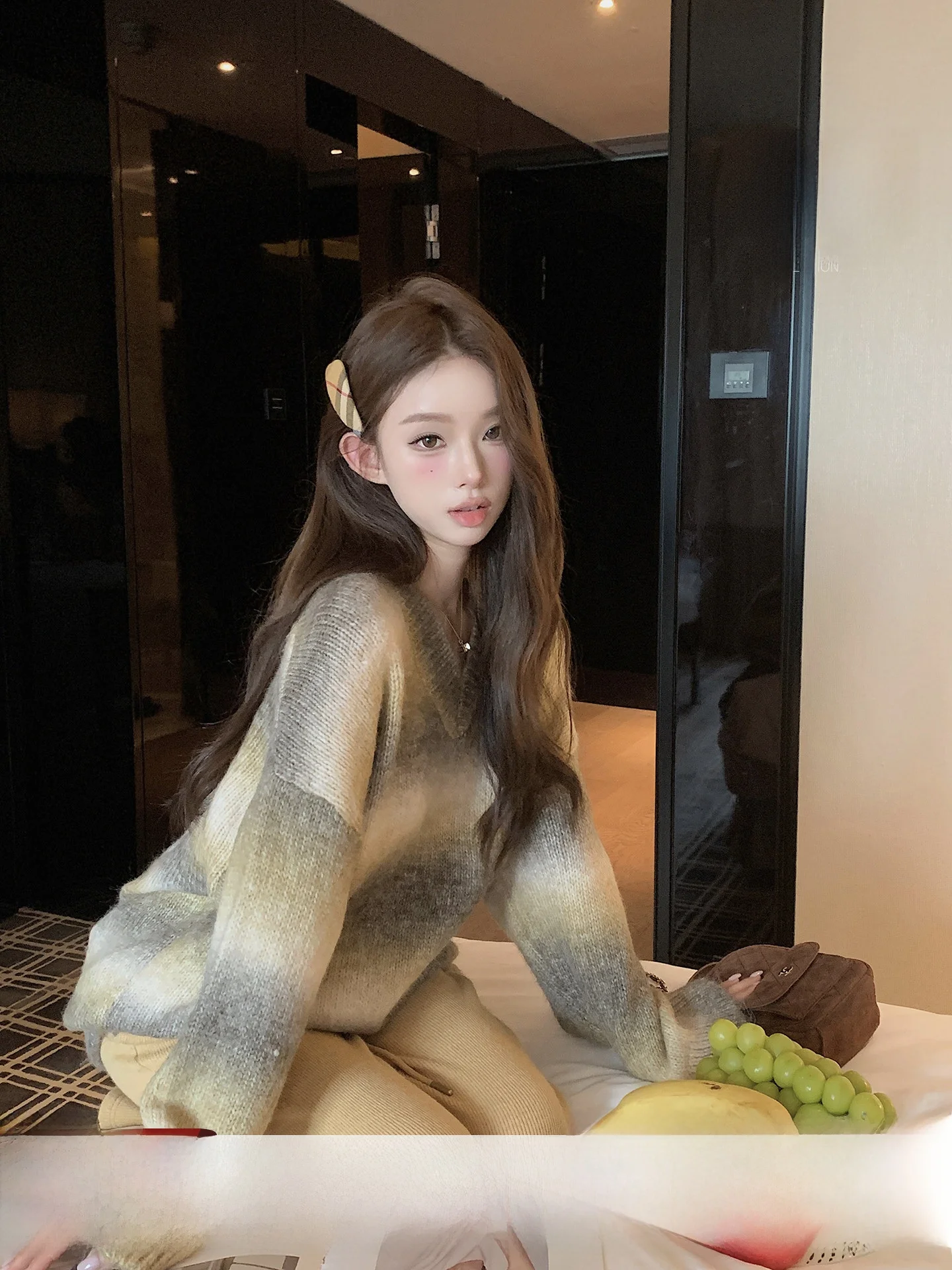 Мягкий свитер с V-образным вырезом для женщин, осенне-зимний, новый, в ярких цветах, вязаный топ, удобный пушистый длинный свитер-пуловер с круглым вырезом
Мягкий свитер с V-образным вырезом для женщин, осенне-зимний, новый, в ярких цветах, вязаный топ, удобный пушистый длинный свитер-пуловер с круглым вырезом