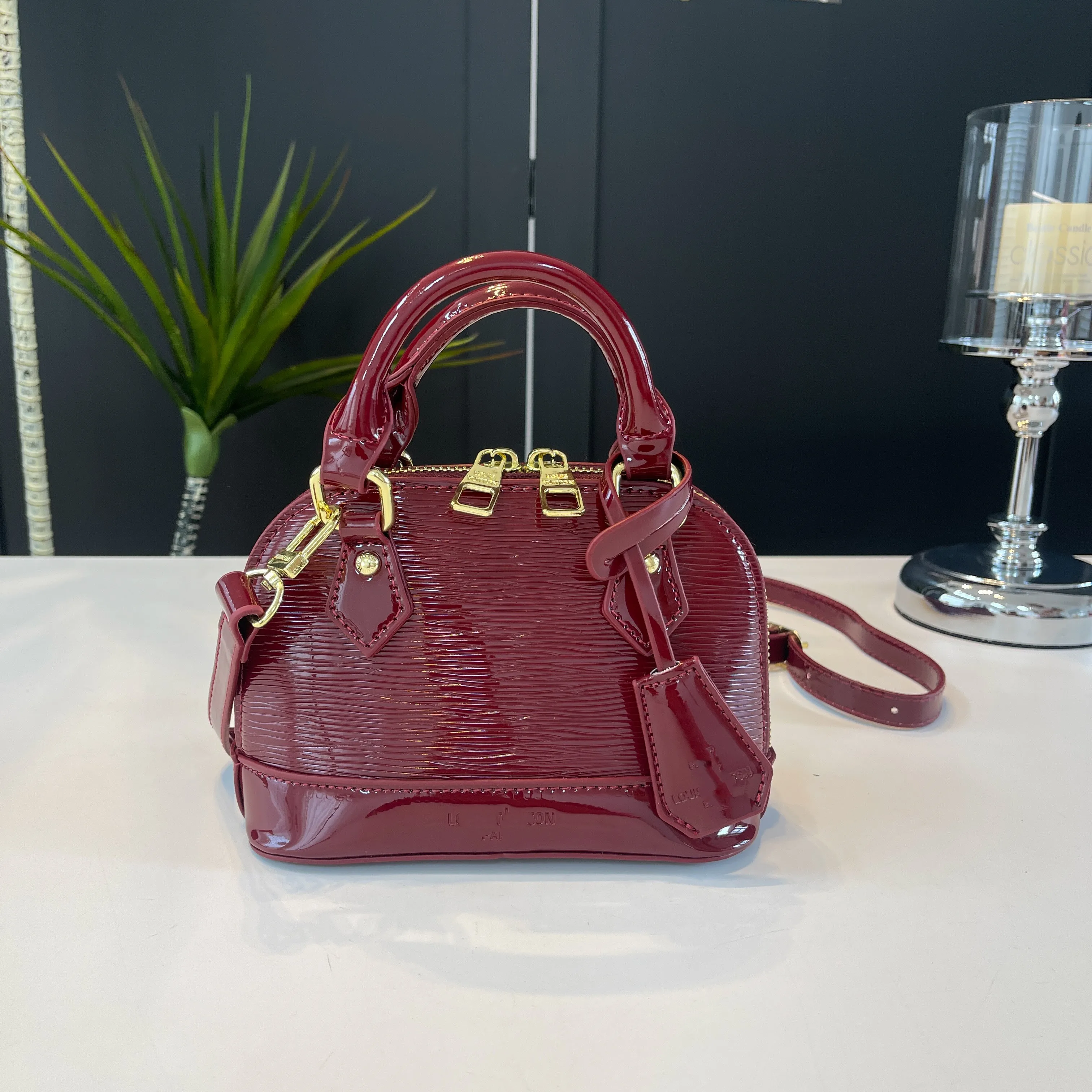 Classic Elegant Tote Bags For Ladies, Leather Handbags By Luxury Brand, Crossbody Bag Style From Famous Designer
Classic Elegant Tote Bags For Ladies, Leather Handbags By Luxury Brand, Crossbody Bag Style From Famous Designer