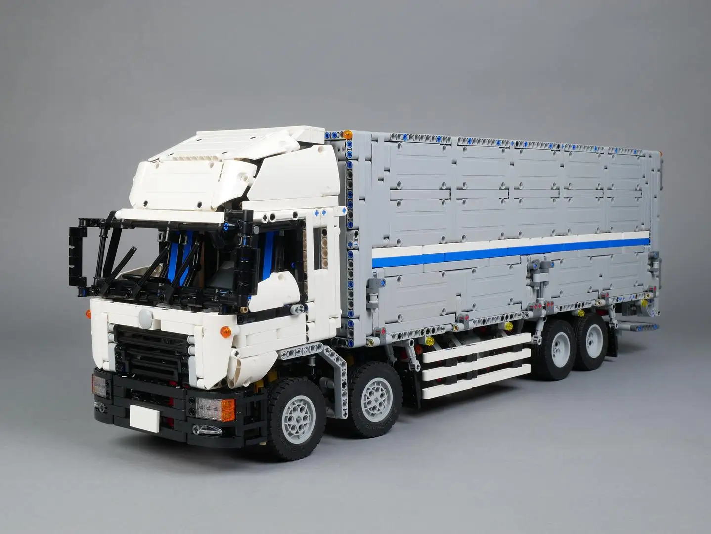 MOC- Truck model, classic car architecture, 4128 parts technology, wing structure block, boys' toy, Christmas gift
MOC- Truck model, classic car architecture, 4128 parts technology, wing structure block, boys' toy, Christmas gift