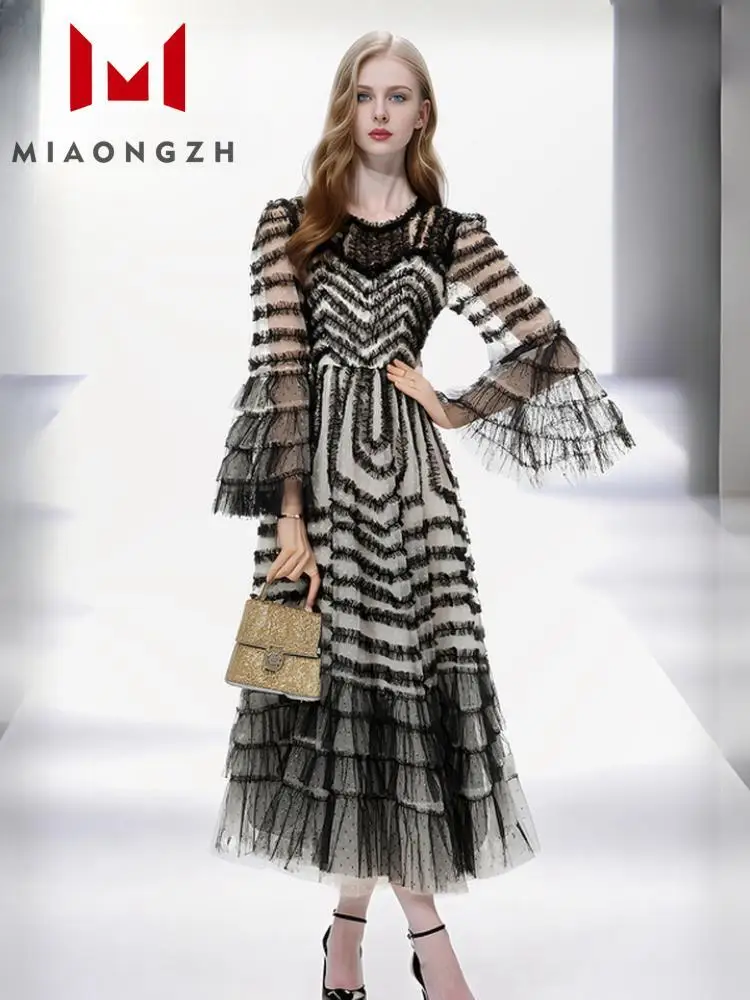 High End Designer Fashion Spliced Lace Dress For Women O Neck Long Sleeve Vintage High Waist Slim Party Dresses New Female Chic
High End Designer Fashion Spliced Lace Dress For Women O Neck Long Sleeve Vintage High Waist Slim Party Dresses New Female Chic