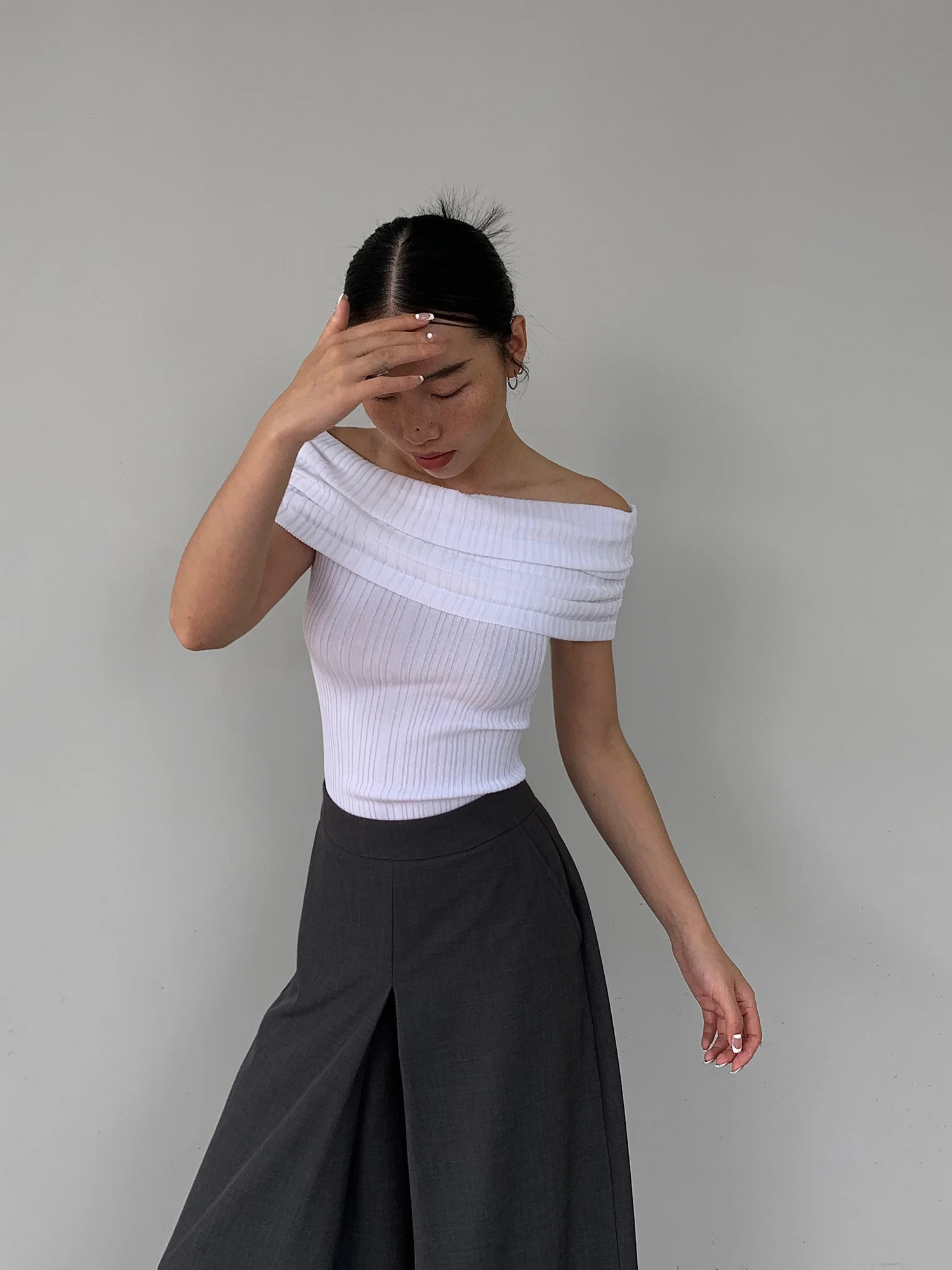 NEVA HU Women's Slim Fit Shoulder Bared Short Sleeve T-shirt Casual Style Summer Fashion Design T-Shirt Polyester Fiber
NEVA HU Women's Slim Fit Shoulder Bared Short Sleeve T-shirt Casual Style Summer Fashion Design T-Shirt Polyester Fiber