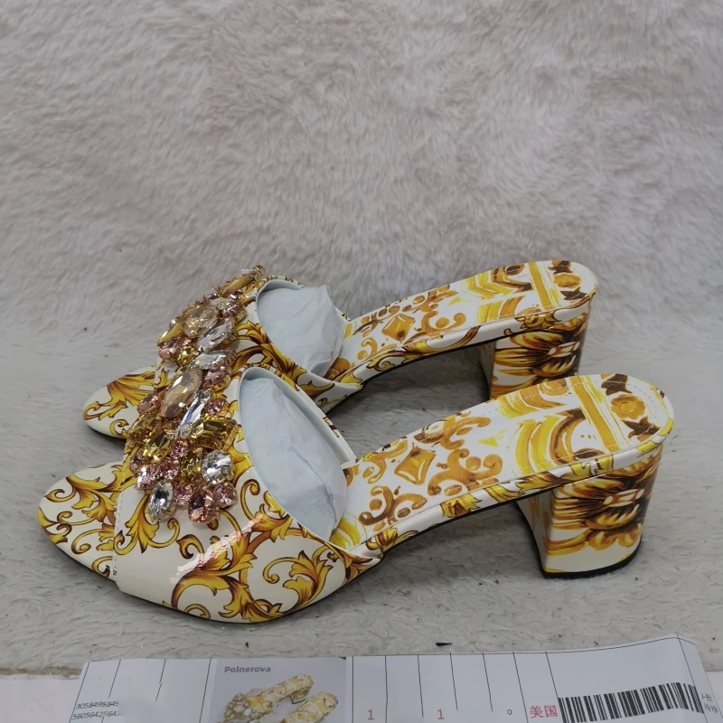 Женские желтые тапочки на высоком каблуке с принтом, богемные роскошные вечерние туфли со стразами и кристаллами, роскошные вечерние туфли для летних каникул
Женские желтые тапочки на высоком каблуке с принтом, богемные роскошные вечерние туфли со стразами и кристаллами, роскошные вечерние туфли для летних каникул