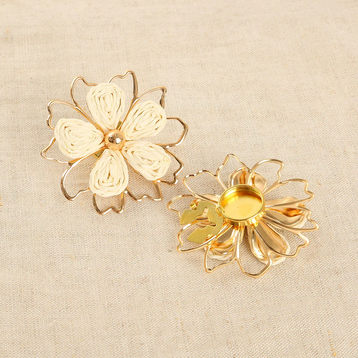 1PCS Button Covers For Shirt Accessories Suit Button Grass Woven Flower Cufflink Button Clip Festival Gift Fashion Decoration
1PCS Button Covers For Shirt Accessories Suit Button Grass Woven Flower Cufflink Button Clip Festival Gift Fashion Decoration