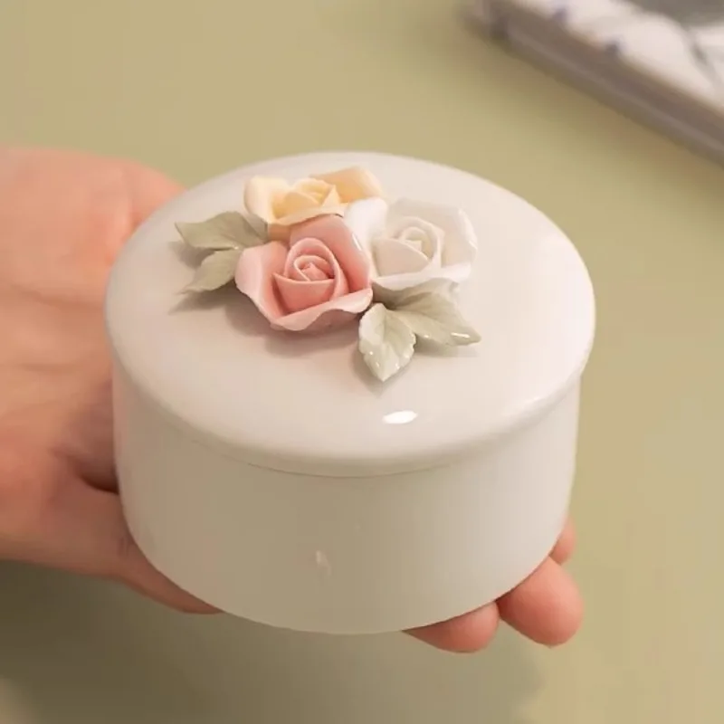 Handmade Flower Shaped Ceramic Ink Stone with Lid Moisture Retention Ink Dish for Chinese Calligraphy and Painting Beginners
Handmade Flower Shaped Ceramic Ink Stone with Lid Moisture Retention Ink Dish for Chinese Calligraphy and Painting Beginners