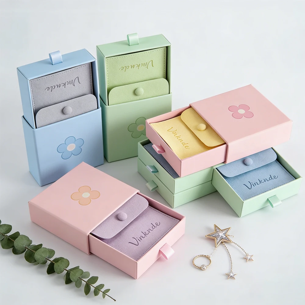 Custom Logo 7x7x1.7cm Dark Pink Jewelry Packing Box Paper Drawer Gift Boxes with 6x6cm Snap Bag Pouch for Ring Necklace Storage
Custom Logo 7x7x1.7cm Dark Pink Jewelry Packing Box Paper Drawer Gift Boxes with 6x6cm Snap Bag Pouch for Ring Necklace Storage
