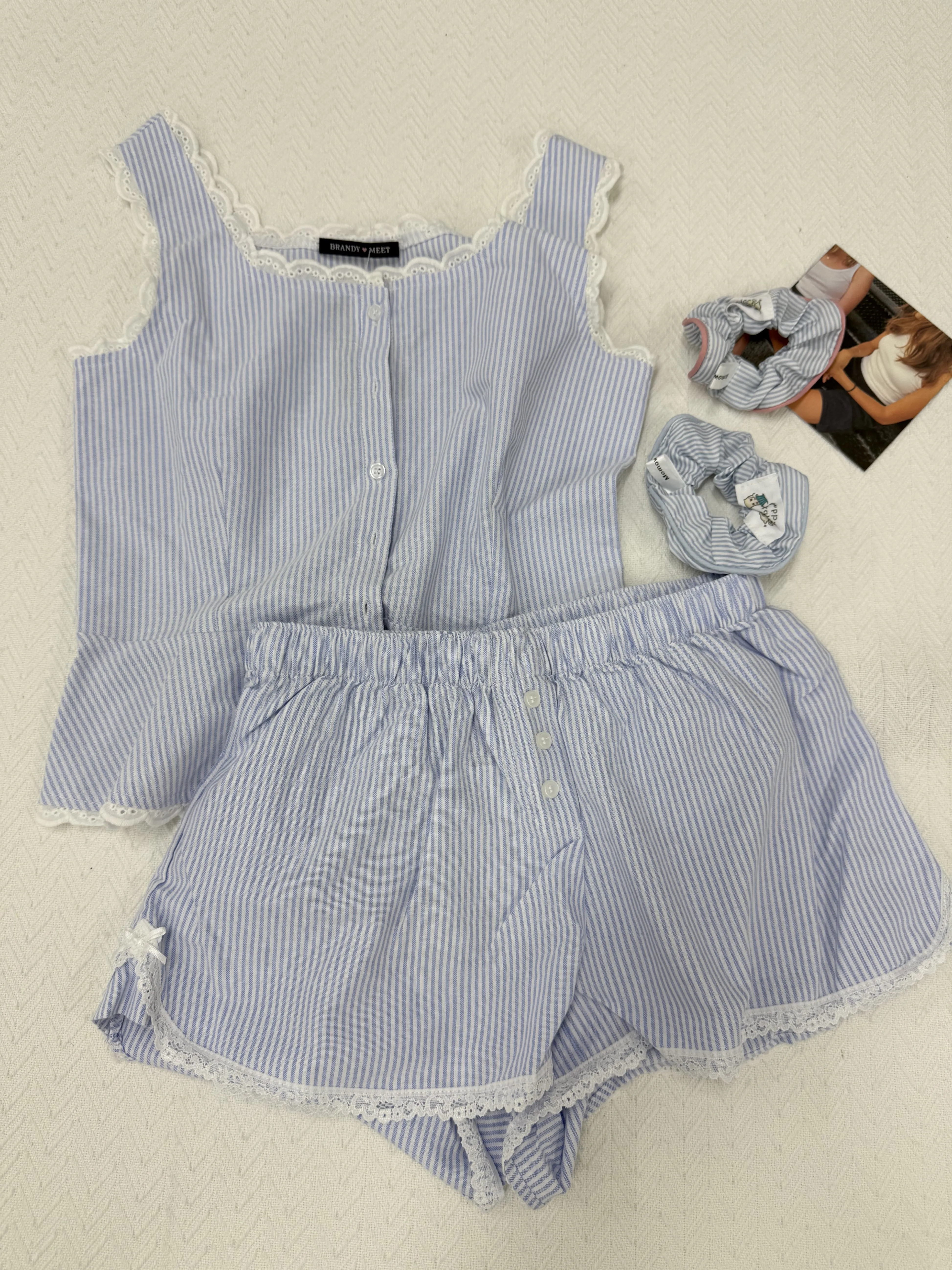 Cute Blue Striped 2 Piece Set Outfits Women New Buttons T-shirts+Buttons Straight Short Pants Sweet Lace Trim Blouse Shorts Sets
Cute Blue Striped 2 Piece Set Outfits Women New Buttons T-shirts+Buttons Straight Short Pants Sweet Lace Trim Blouse Shorts Sets