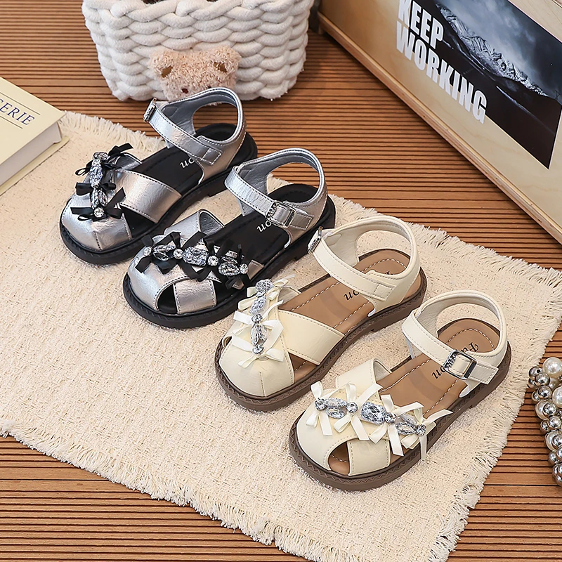 Girls Sandals Shiny Crystal Princess Style Kids Beach Shoes Soft Bottom 2026 Summer New Children Casual Beach Shoes Non-slip
Girls Sandals Shiny Crystal Princess Style Kids Beach Shoes Soft Bottom 2026 Summer New Children Casual Beach Shoes Non-slip