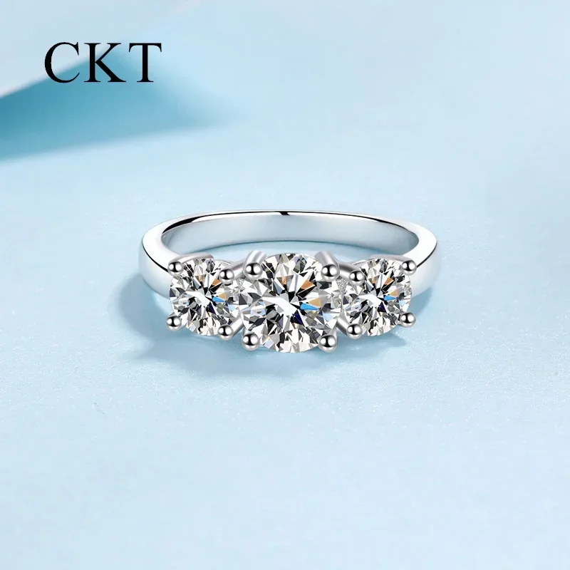 CKT 18K White Gold 2ct Moissanite Ring for Women Platinum Pt950 Fine Jewelry for Special Occasions
CKT 18K White Gold 2ct Moissanite Ring for Women Platinum Pt950 Fine Jewelry for Special Occasions