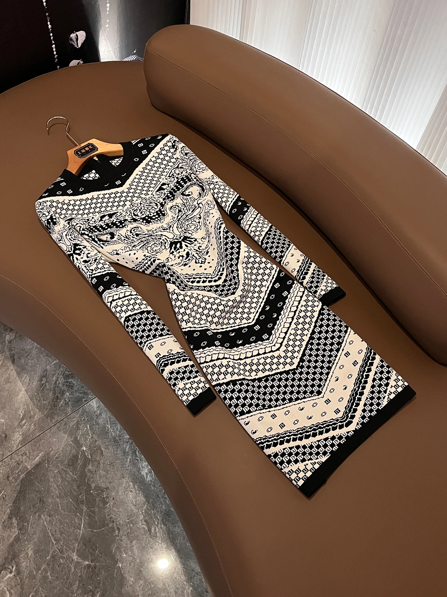 Модное высококачественное трикотажное платье Slim Fit с длинным рукавом и круглым вырезом для женщин, весна 2026, для повседневной носки и офиса
Модное высококачественное трикотажное платье Slim Fit с длинным рукавом и круглым вырезом для женщин, весна 2026, для повседневной носки и офиса