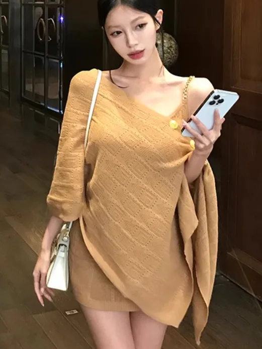 Elegant Pure Desire Lazy Lady Suit Women's Autumn Asymmetrical Collar Shoulder Exposure Cowl Neck Top Strap Short Skirt Two-P...
Elegant Pure Desire Lazy Lady Suit Women's Autumn Asymmetrical Collar Shoulder Exposure Cowl Neck Top Strap Short Skirt Two-P...