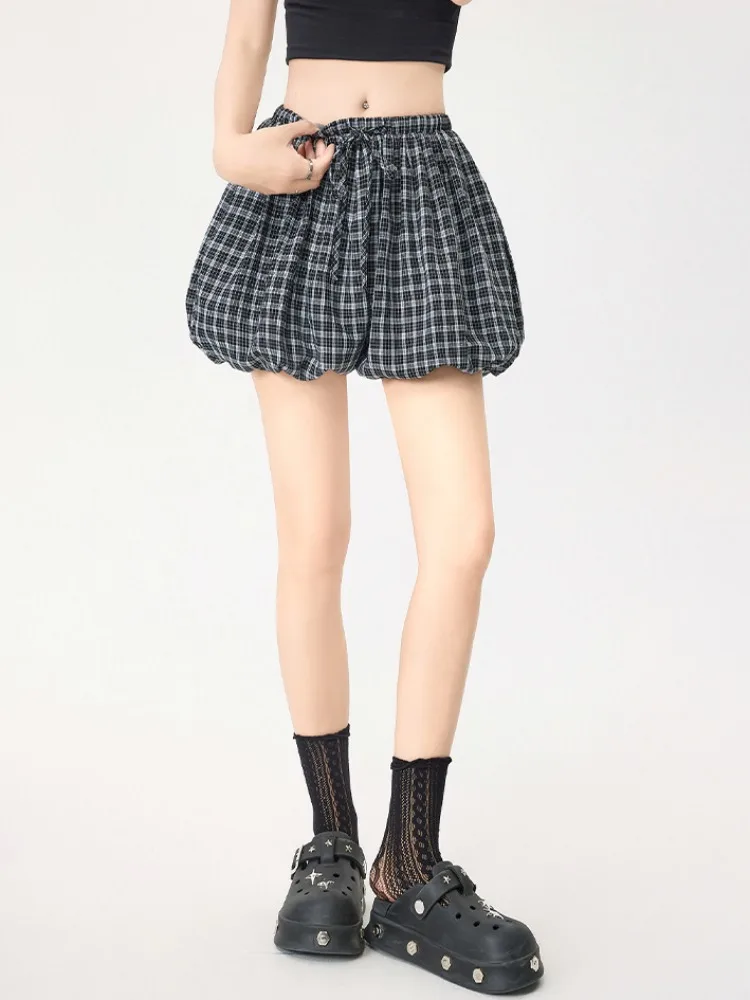 Black Plaid Bloomer Shorts Women's Summer New Style Spicy Girl Slimming Ultra-Short Drawstring Elastic Waist Casual Hot Pants
Black Plaid Bloomer Shorts Women's Summer New Style Spicy Girl Slimming Ultra-Short Drawstring Elastic Waist Casual Hot Pants