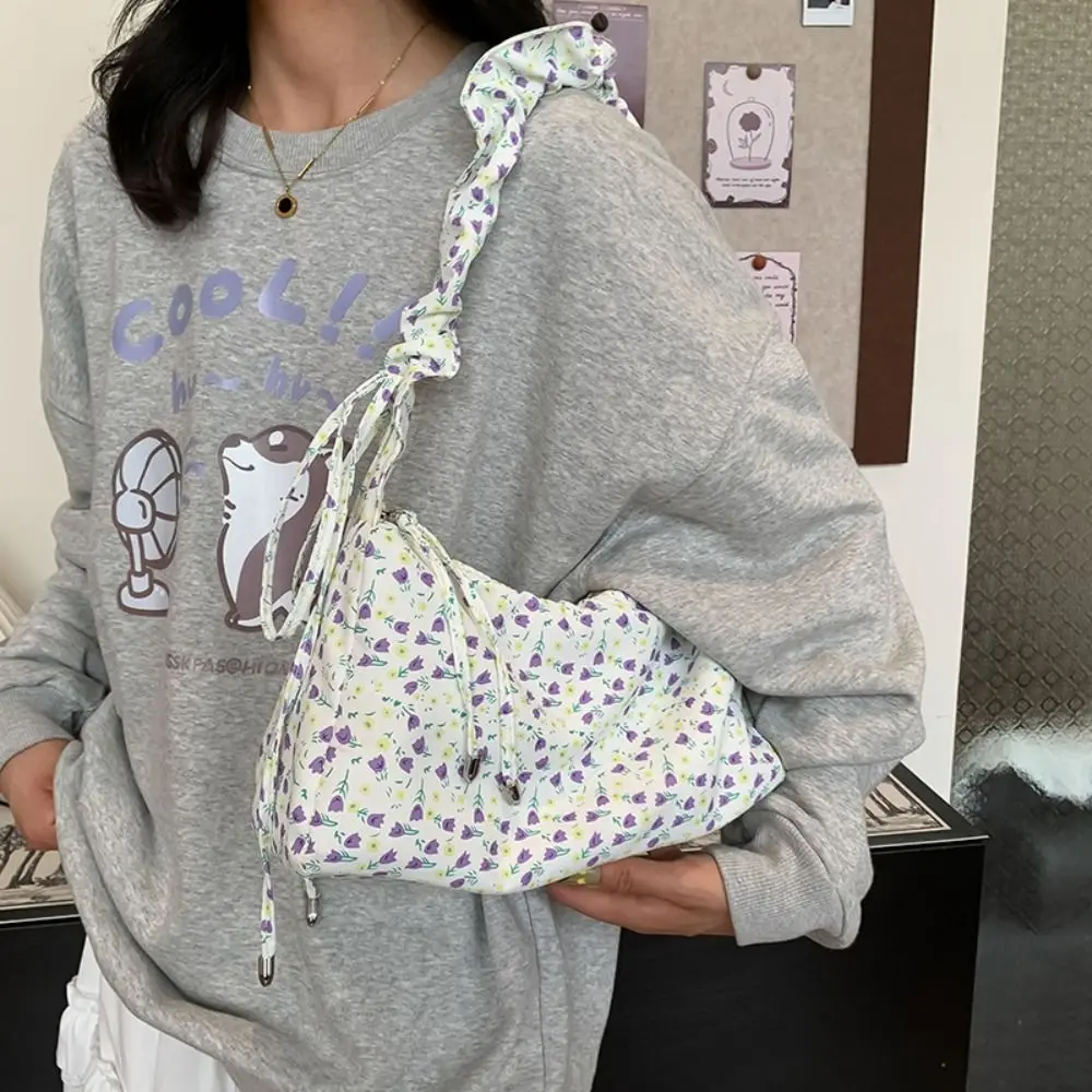 New Korean Style Flower Shoulder Bag Commute Large Capacity Pleated Drawstring Bag Travel Lightweight Women's Tote Bag Lady
New Korean Style Flower Shoulder Bag Commute Large Capacity Pleated Drawstring Bag Travel Lightweight Women's Tote Bag Lady