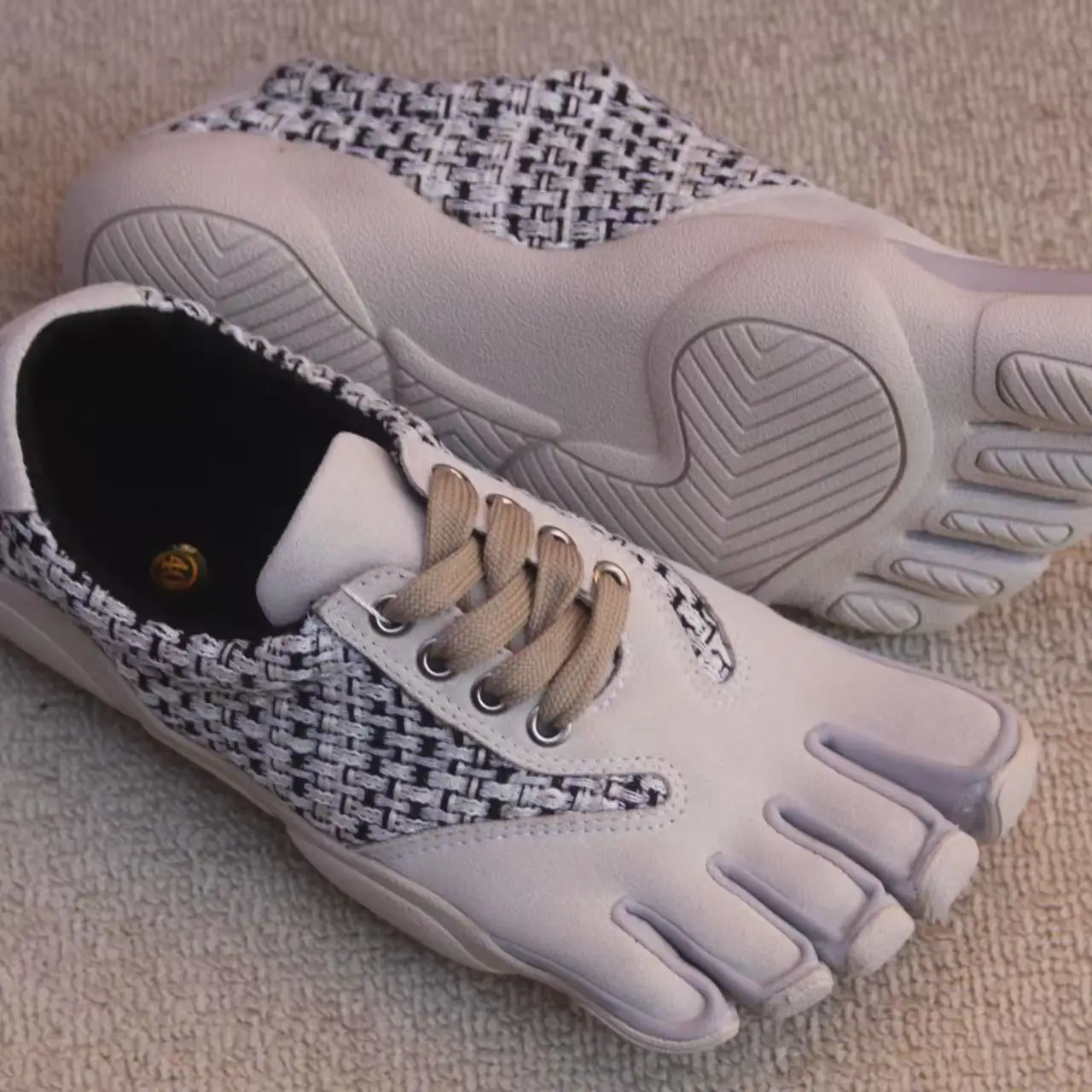 Professional Men's Weightlifting Training Shoes Comfortable and Versatile Outdoor Sports Training Shoes Squat and Deadlift Shoes
Professional Men's Weightlifting Training Shoes Comfortable and Versatile Outdoor Sports Training Shoes Squat and Deadlift Shoes