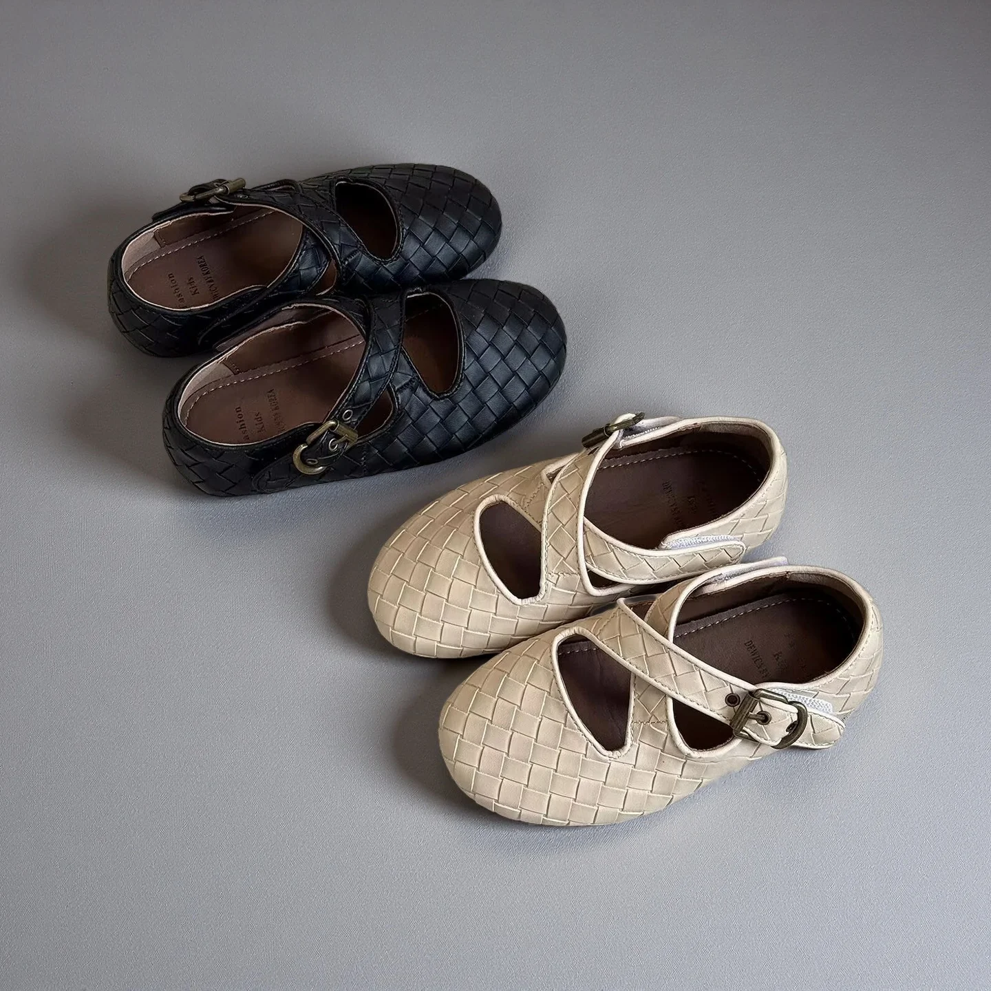 Новые детские кожаные туфли в корейском стиле. Весна-осень 202. Повседневная обувь на плоской подошве для девочек на мягкой подошве.
Новые детские кожаные туфли в корейском стиле. Весна-осень 202. Повседневная обувь на плоской подошве для девочек на мягкой подошве.