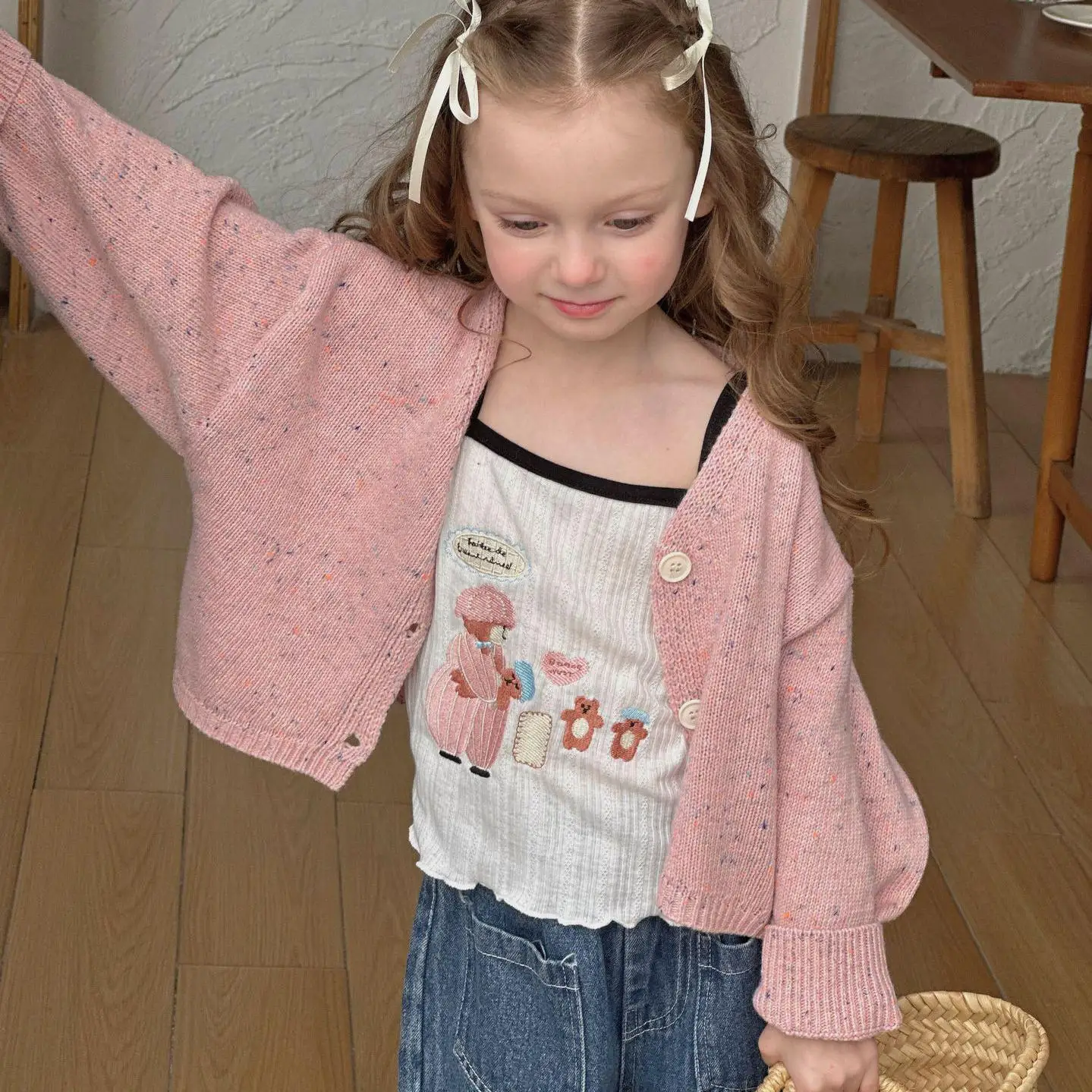 2024 Spring New Loose Girl Children Knitted Long Sleeve Sweater Baby Embroidery Cartoon Suspender Shirt Kid Cotton Cardigan Coat
2024 Spring New Loose Girl Children Knitted Long Sleeve Sweater Baby Embroidery Cartoon Suspender Shirt Kid Cotton Cardigan Coat