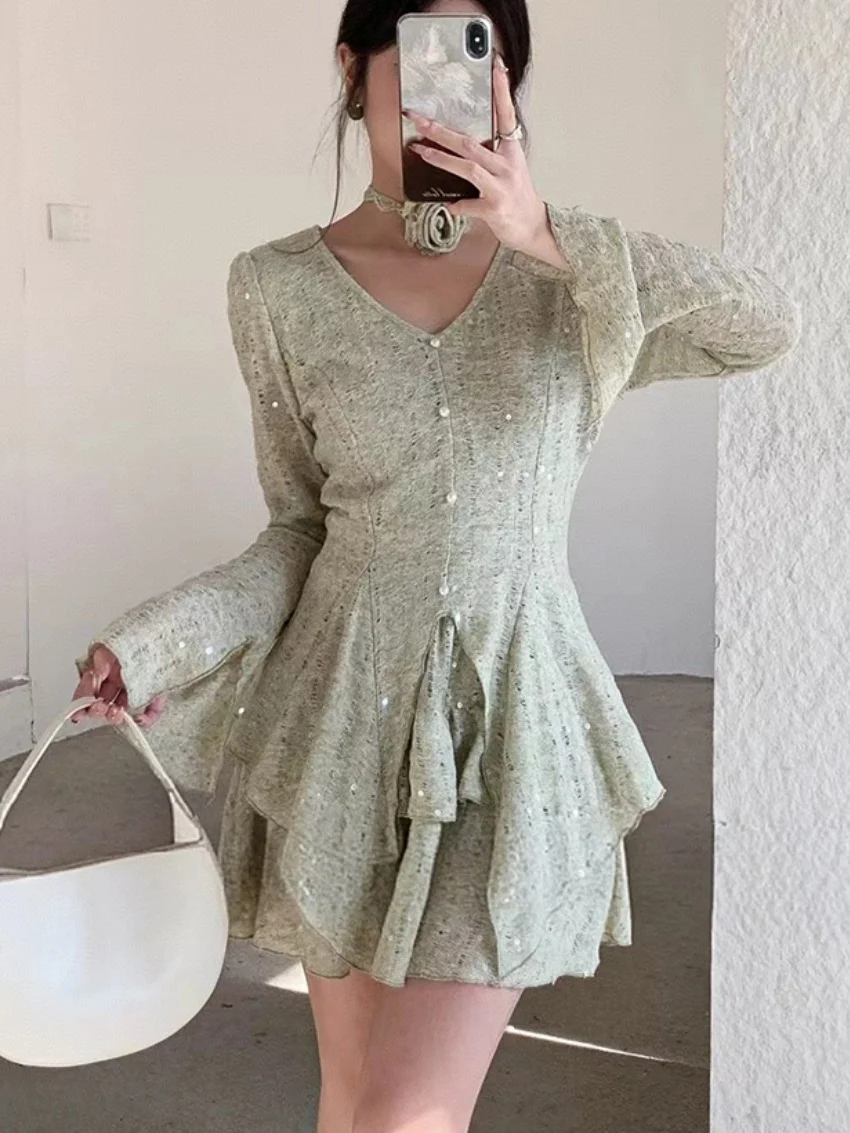 Alien Kitty Summer Knitwear Suits Women V-Neck Slim-Fit Coats Chic 2025 Soft Elegant Office Lady New High Street Mini Skirts Set
Alien Kitty Summer Knitwear Suits Women V-Neck Slim-Fit Coats Chic 2025 Soft Elegant Office Lady New High Street Mini Skirts Set