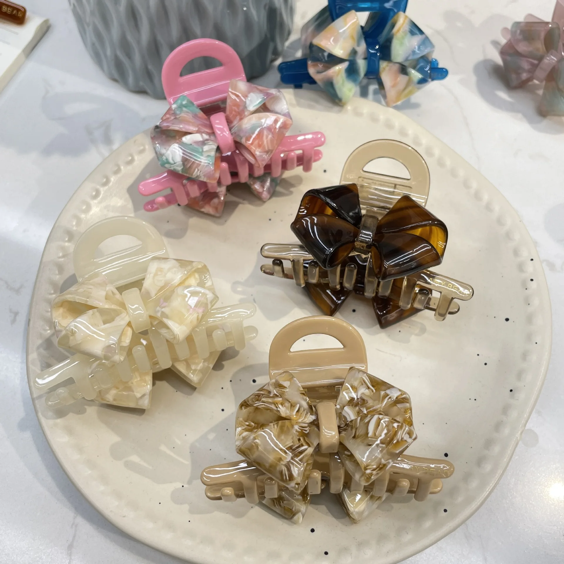 Medium Size French Hair Clip for Women Acetate Bow Hair Claw Clips New Fashion Hair Accessories Girls Design Korean Headdress 
Medium Size French Hair Clip for Women Acetate Bow Hair Claw Clips New Fashion Hair Accessories Girls Design Korean Headdress